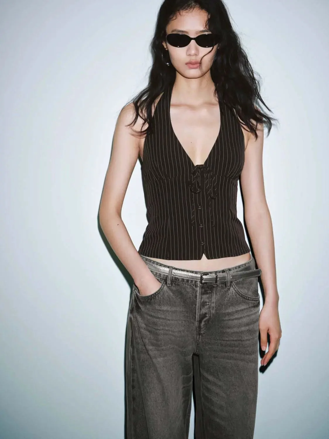 16770-halter-neck-sleeveless-skinny-fit-shirts-2.webp Halter Neck Sleeveless Skinny-Fit Shirts