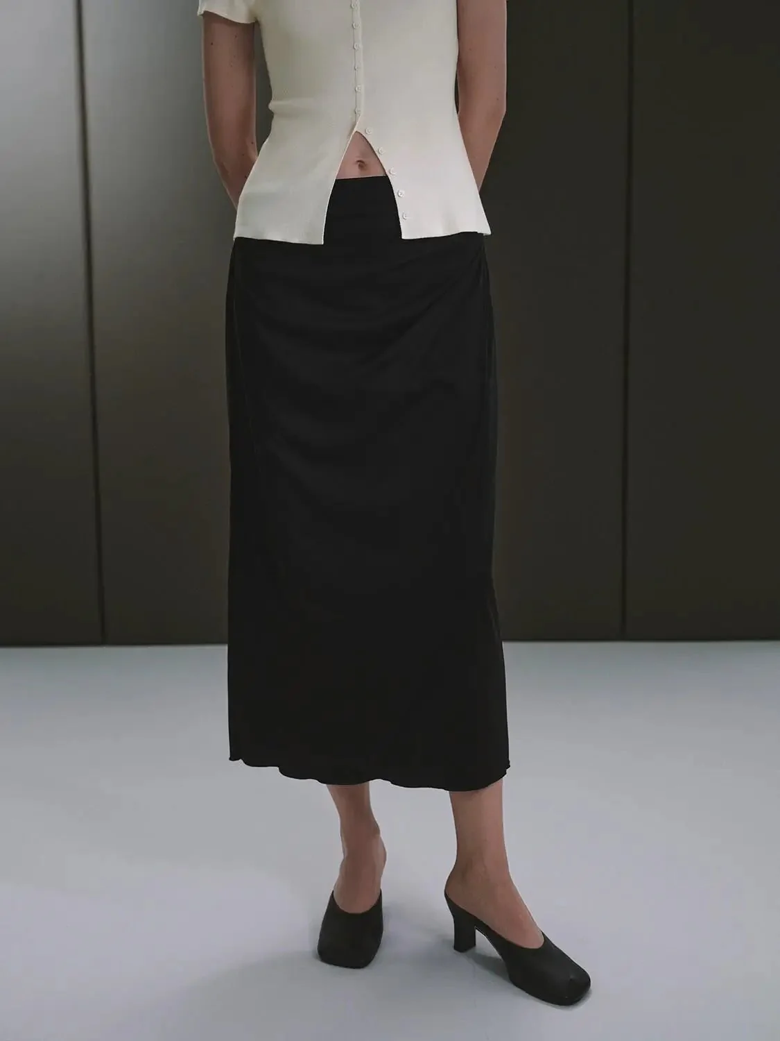 16776-minimalist-cotton-blend-straight-midi-skirts-1.webp Minimalist Cotton Blend Straight Midi Skirts