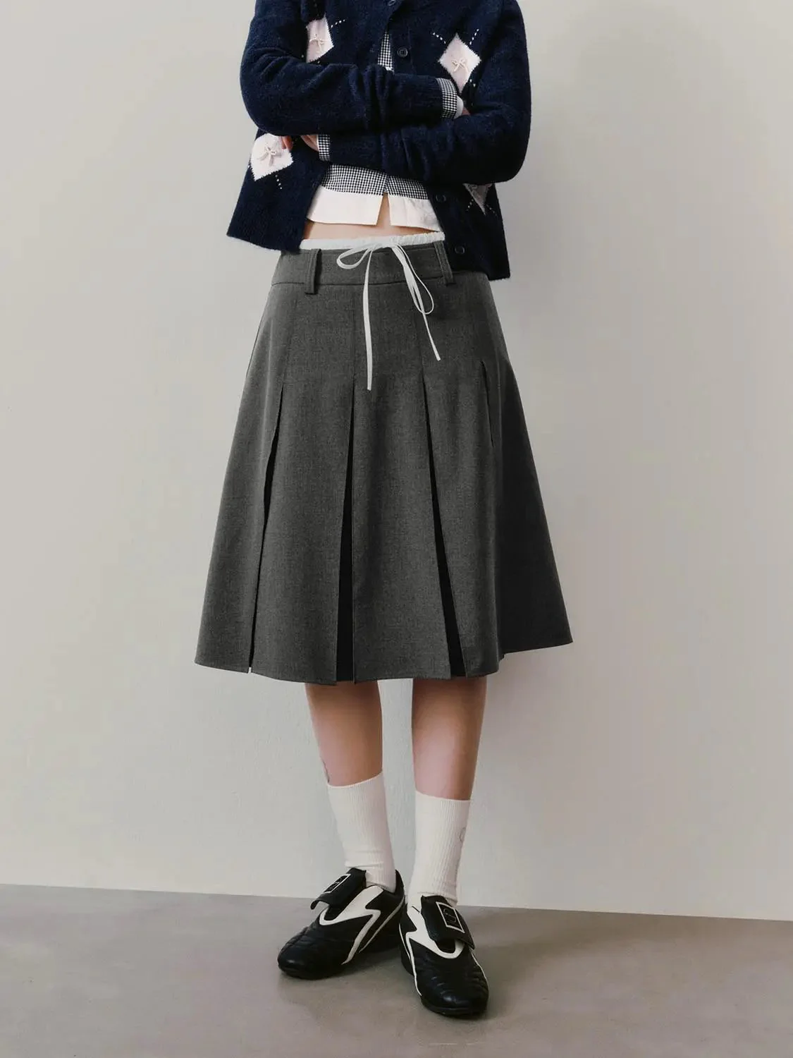16783-contrast-trim-drawstring-pleated-a-line-mini-skirts-1.webp Contrast Trim Drawstring Pleated A-Line Mini Skirts