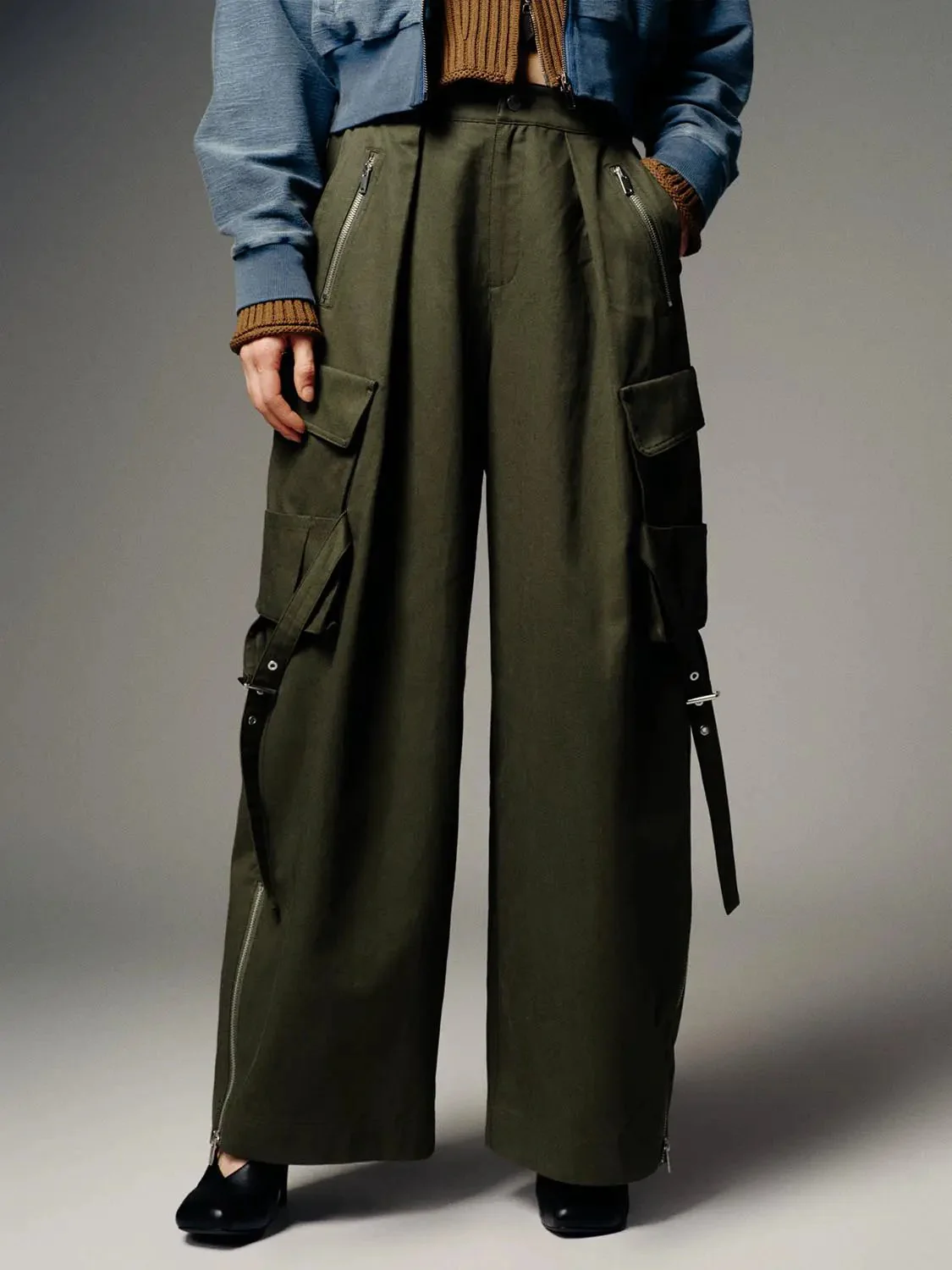 16907-flap-pocket-wide-leg-cargo-pants-1.webp Flap Pocket Wide Leg Cargo Pants