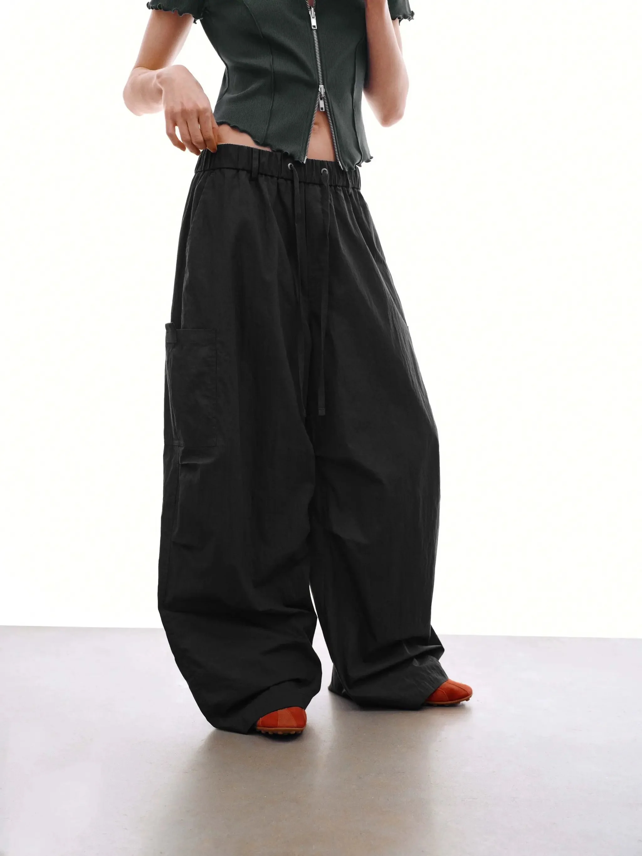 17001-drawstring-pull-on-patch-pocket-barrel-leg-pants-casual-everyday-3.webp Drawstring Pull On Patch Pocket Barrel Leg Pants Casual Everyday