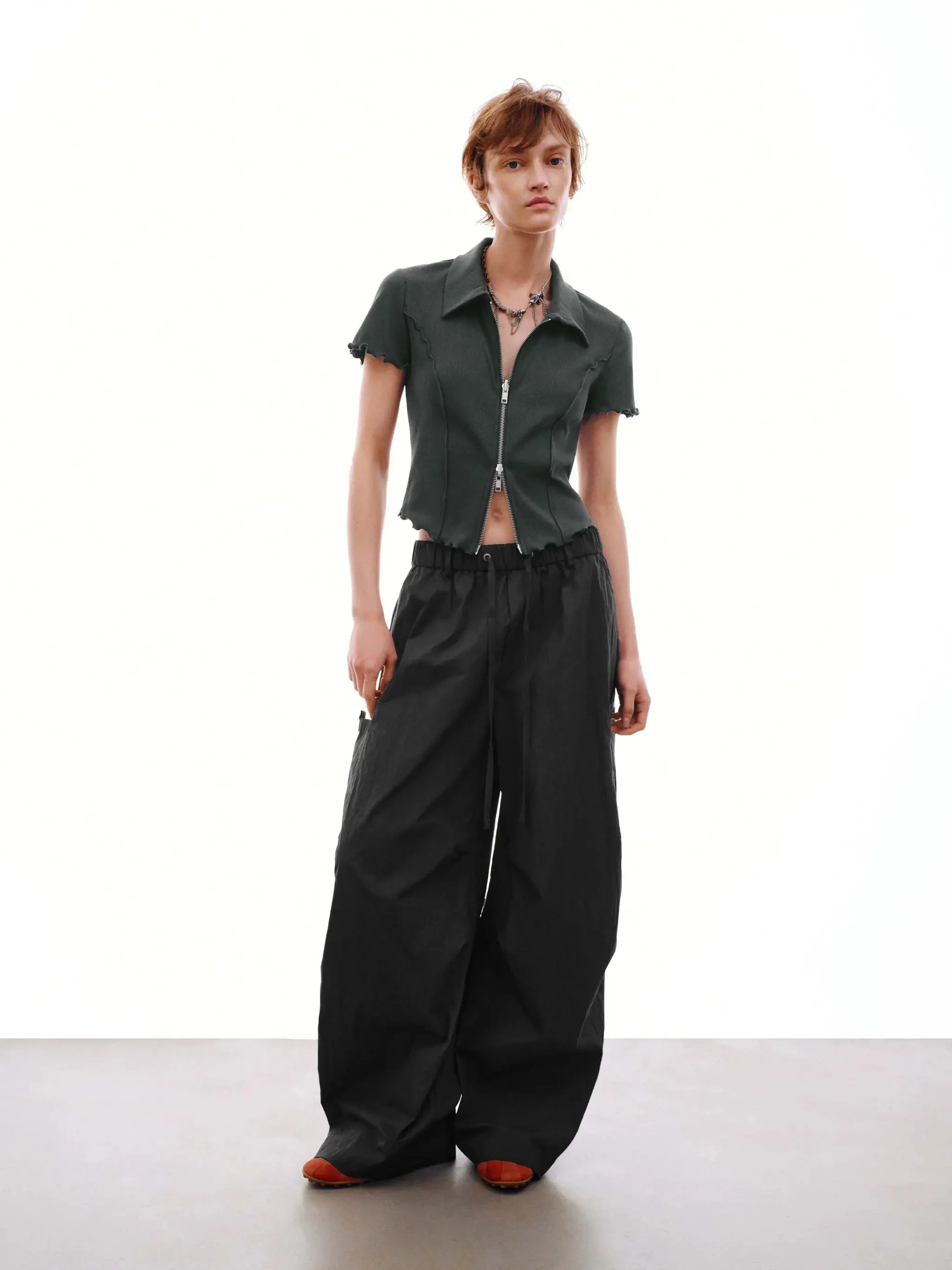 17001-drawstring-pull-on-patch-pocket-barrel-leg-pants-casual-everyday-4.webp Drawstring Pull On Patch Pocket Barrel Leg Pants Casual Everyday
