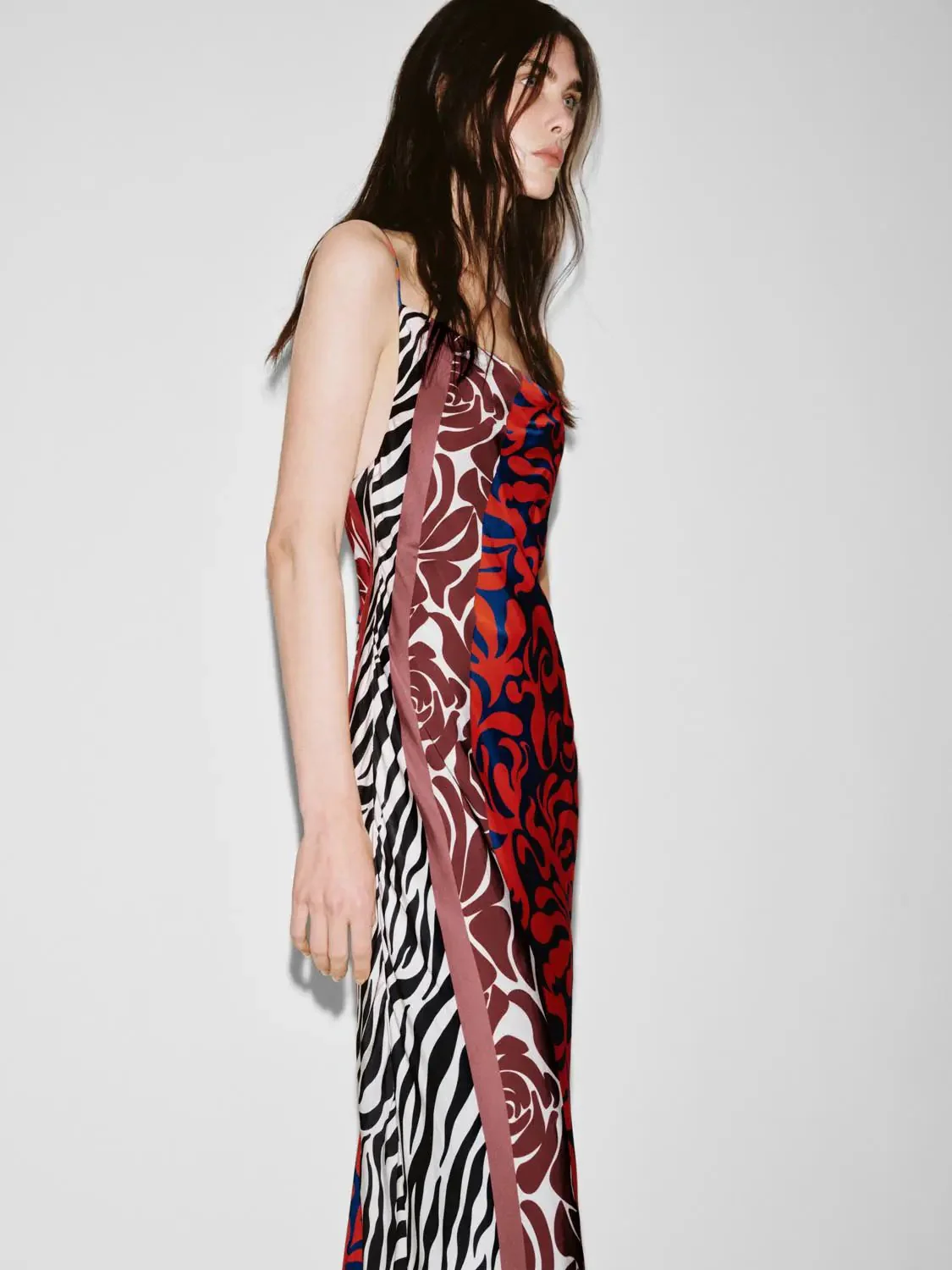 17050-viscose-contrast-print-strappy-maxi-dresses-2.webp Viscose Contrast Print Strappy Maxi Dresses