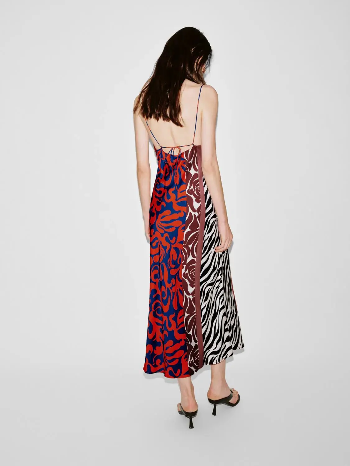 17050-viscose-contrast-print-strappy-maxi-dresses-6.webp Viscose Contrast Print Strappy Maxi Dresses
