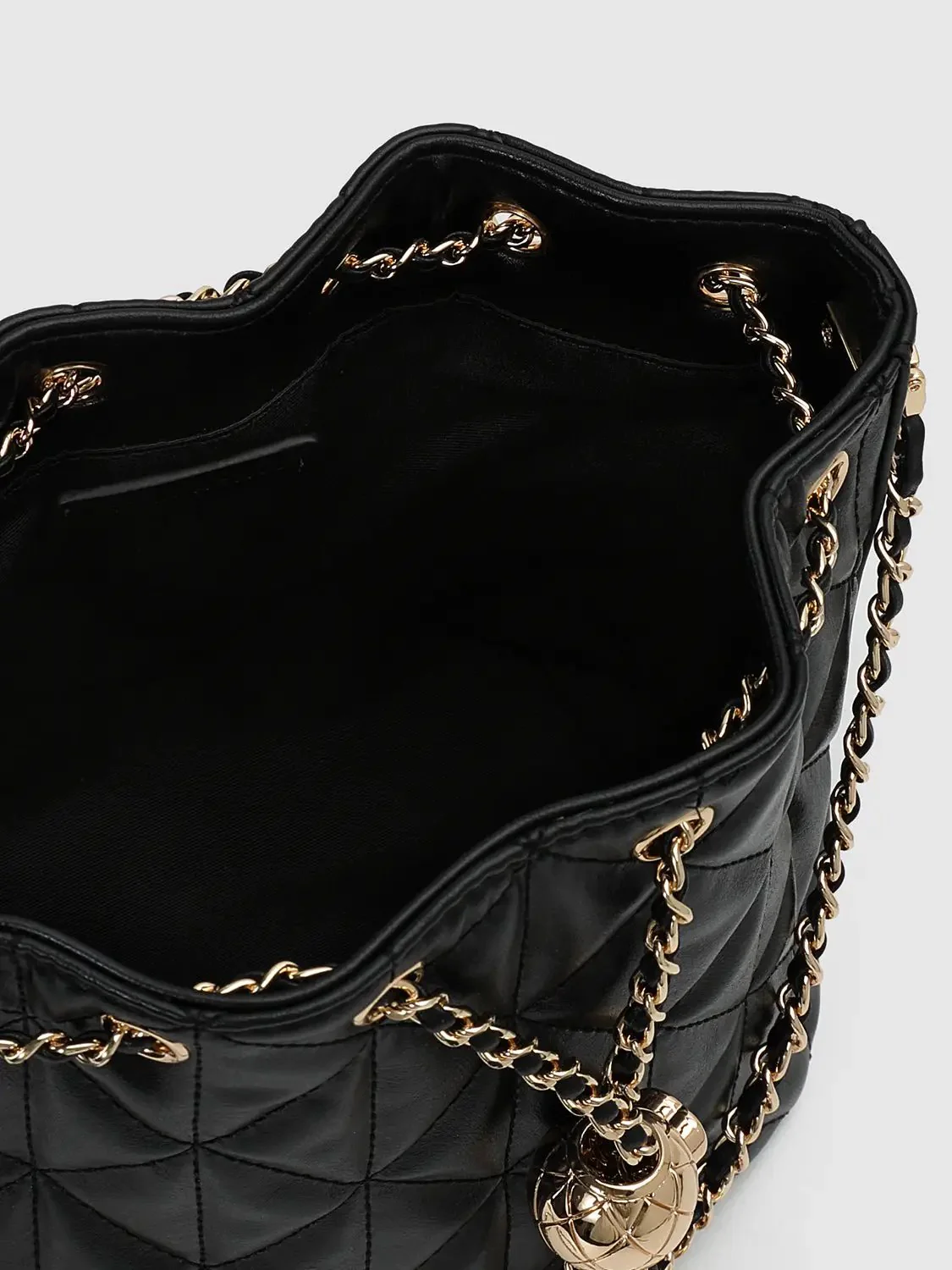 17134-faux-leather-drawstring-diamond-quilted-shoulder-bags-4.webp Faux Leather Drawstring Diamond Quilted Shoulder Bags