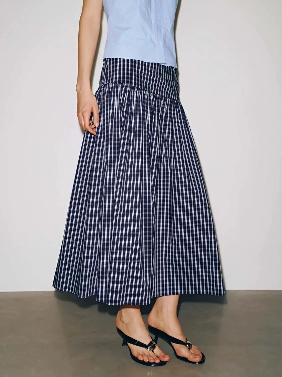 17135-cotton-checkered-tiered-maxi-navy-white-skirt-3.webp Cotton Checkered Tiered Maxi Navy White Skirt