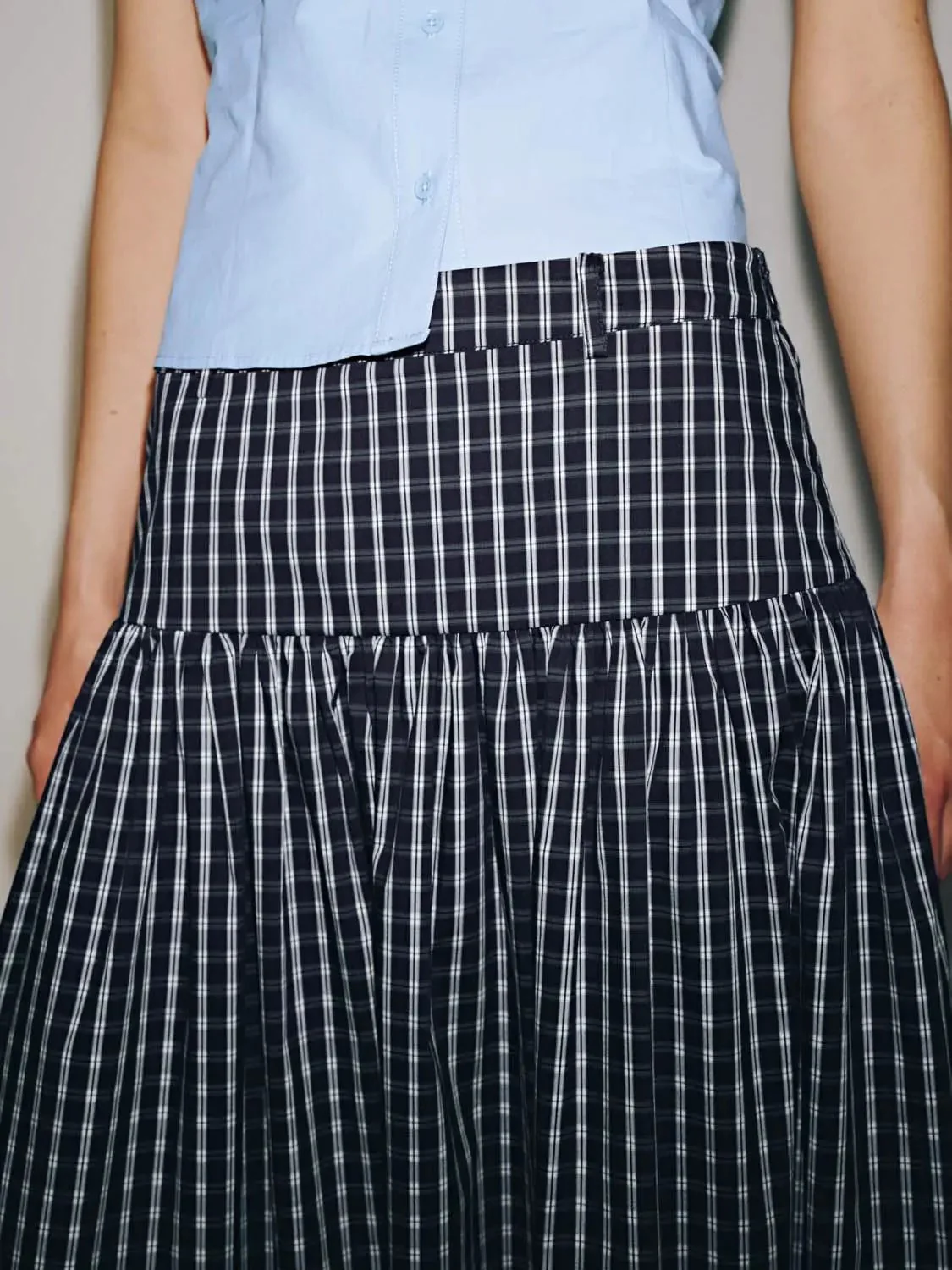 17135-cotton-checkered-tiered-maxi-navy-white-skirt-4.webp Cotton Checkered Tiered Maxi Navy White Skirt