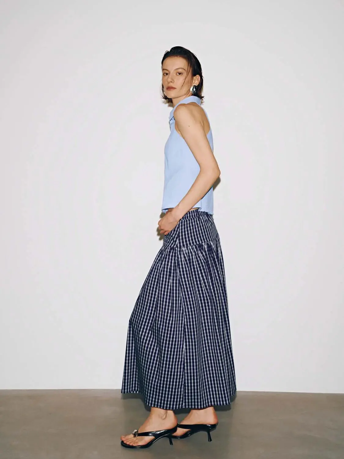 17135-cotton-checkered-tiered-maxi-navy-white-skirt-5.webp Cotton Checkered Tiered Maxi Navy White Skirt