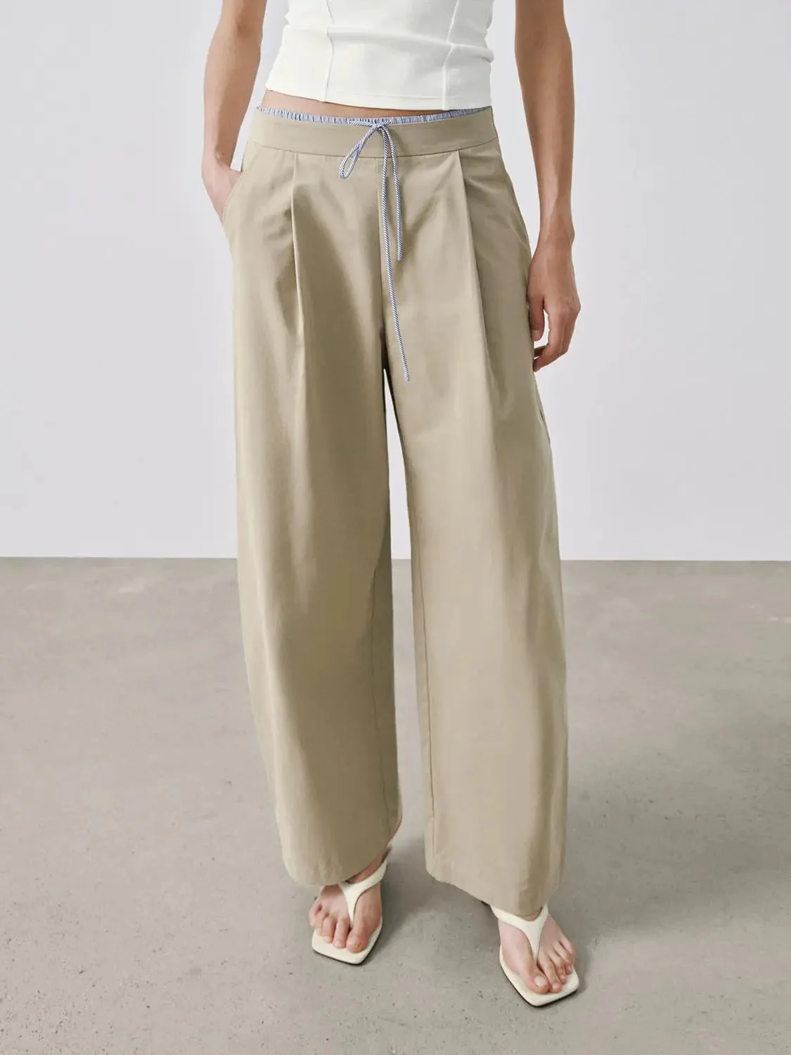 17154-drawstring-pull-on-barrel-leg-pants-1.webp Drawstring Pull On Barrel Leg Pants