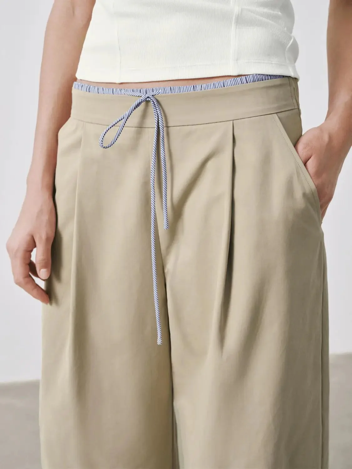 17154-drawstring-pull-on-barrel-leg-pants-5.webp Drawstring Pull On Barrel Leg Pants