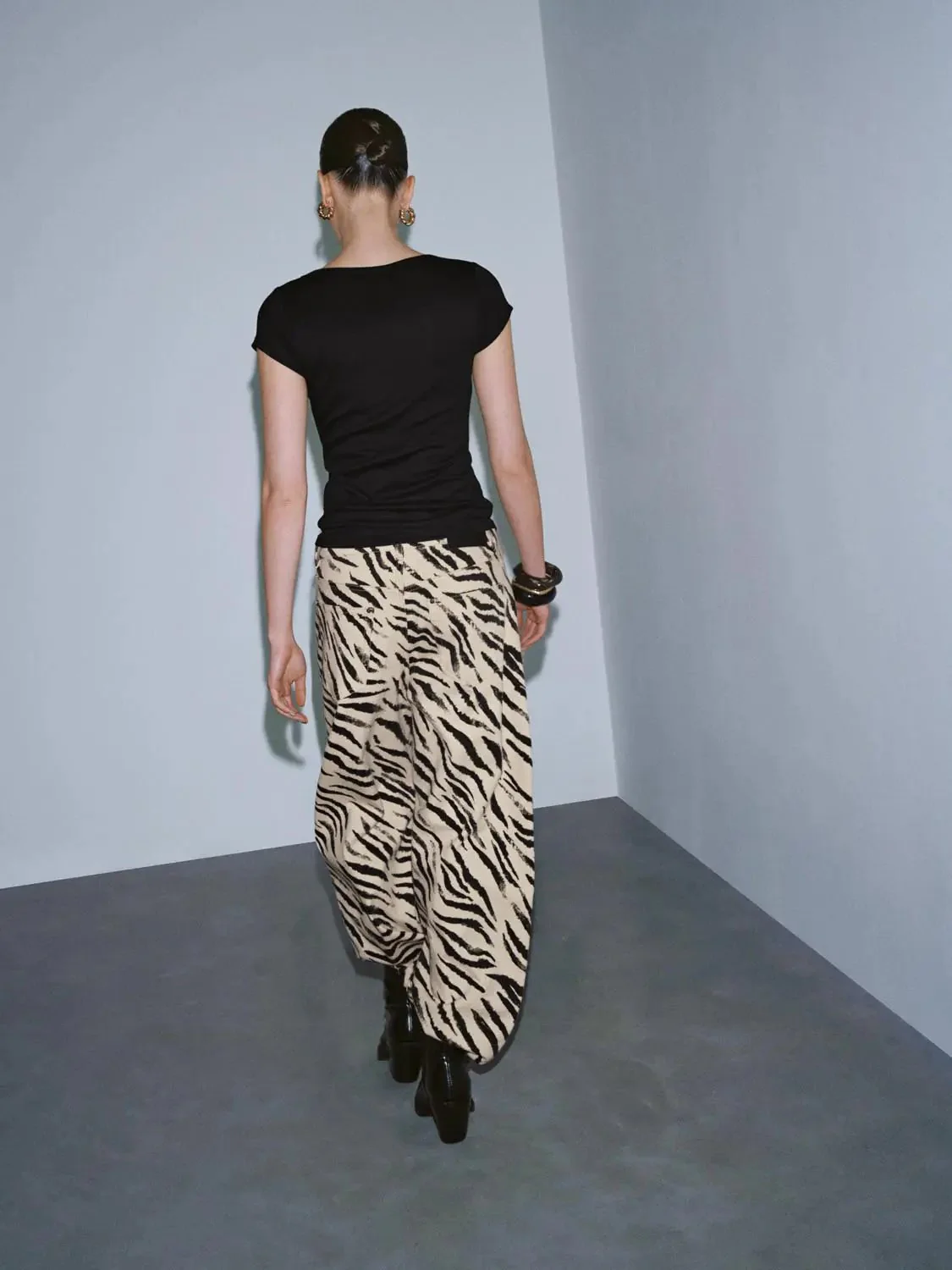 1716-minimalist-asymmetric-neck-capped-sleeve-t-shirt-4.webp Minimalist Asymmetric Neck Capped Sleeve T Shirt