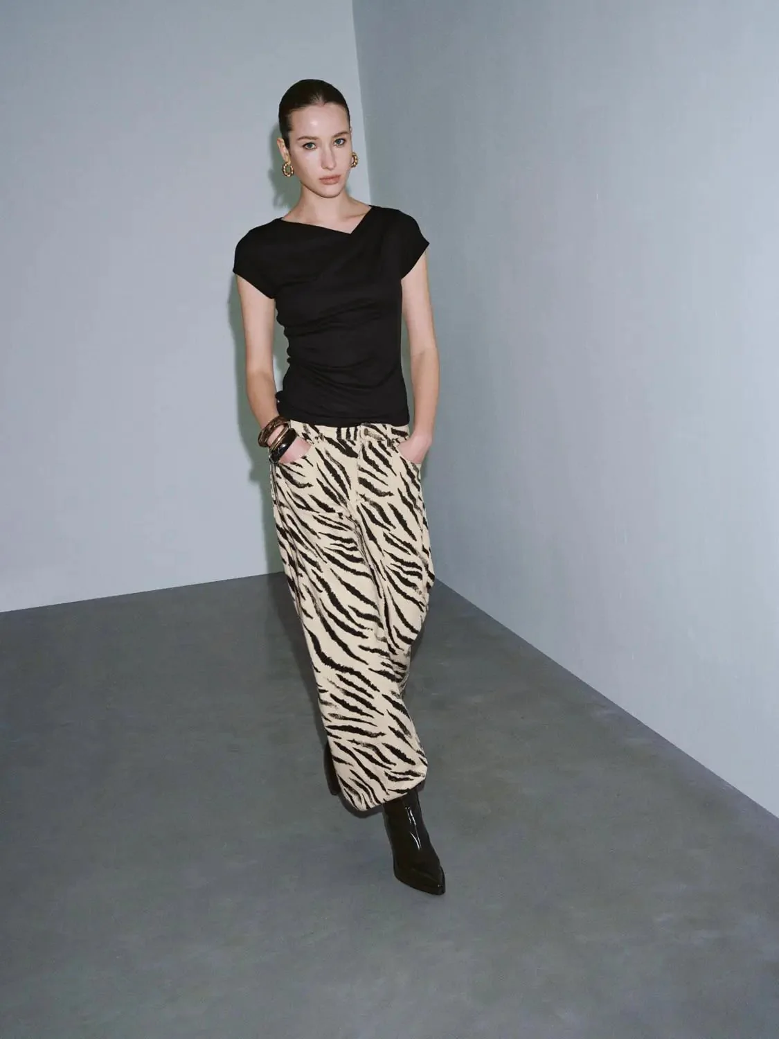 1716-minimalist-asymmetric-neck-capped-sleeve-t-shirt-5.webp Minimalist Asymmetric Neck Capped Sleeve T Shirt