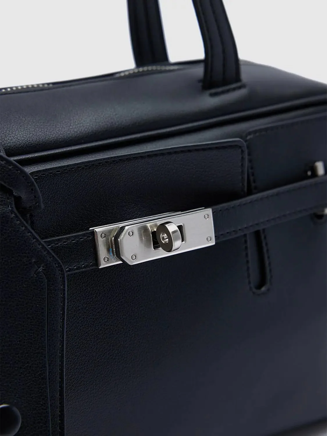 1722-shoulder-bags-4.webp Shoulder Bags