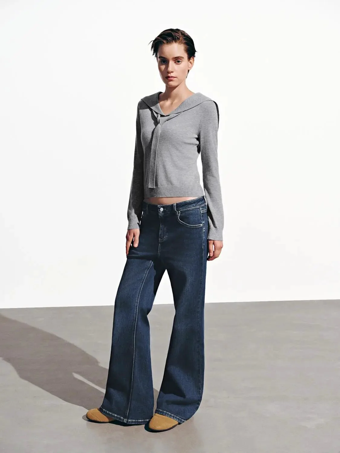 17302-elegant-tie-neck-knit-long-sleeve-ribbed-top-13.webp Elegant Tie-Neck Knit Long-Sleeve Ribbed Top