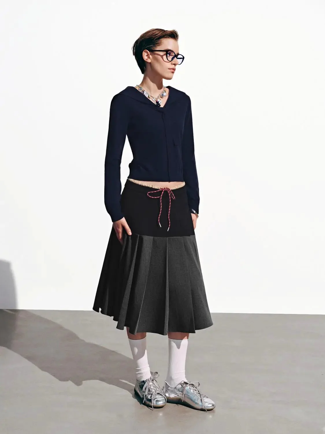 17302-elegant-tie-neck-knit-long-sleeve-ribbed-top-20.webp Elegant Tie-Neck Knit Long-Sleeve Ribbed Top