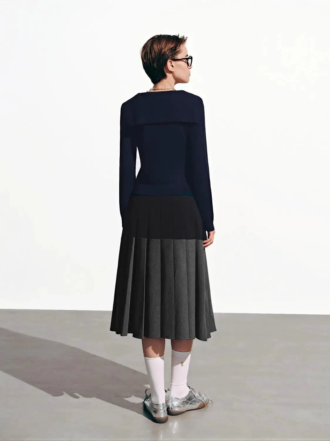 17302-elegant-tie-neck-knit-long-sleeve-ribbed-top-22.webp Elegant Tie-Neck Knit Long-Sleeve Ribbed Top