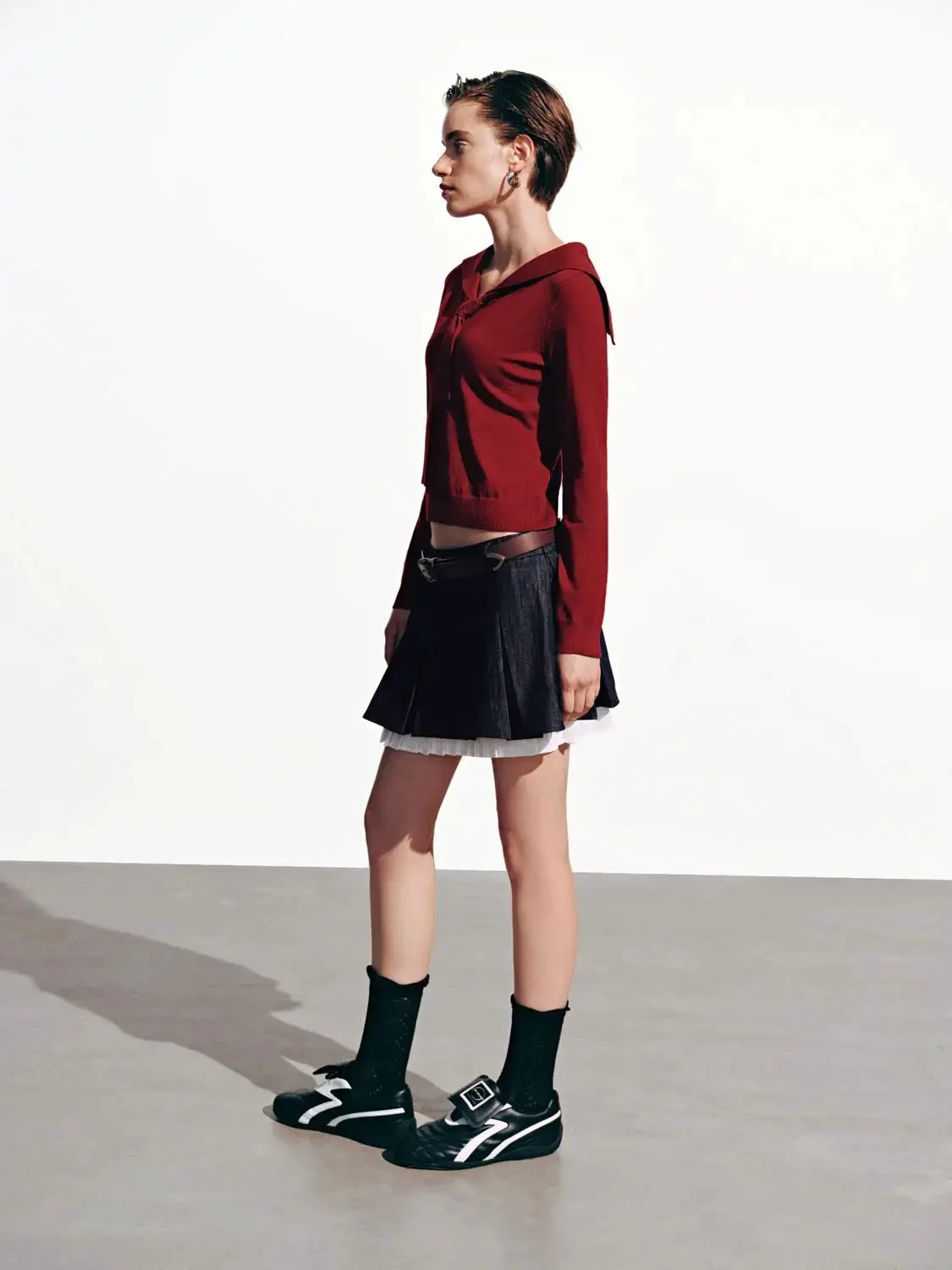 17302-elegant-tie-neck-knit-long-sleeve-ribbed-top-5.webp Elegant Tie-Neck Knit Long-Sleeve Ribbed Top