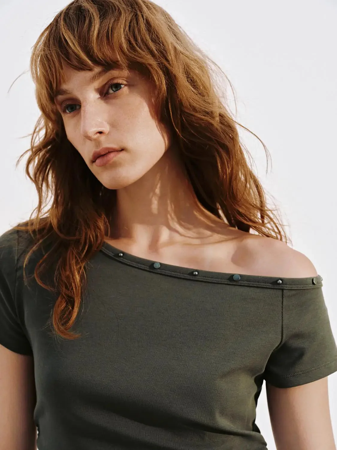 17318-cotton-blend-one-shoulder-ruched-t-shirts-3.webp Cotton Blend One Shoulder Ruched T Shirts