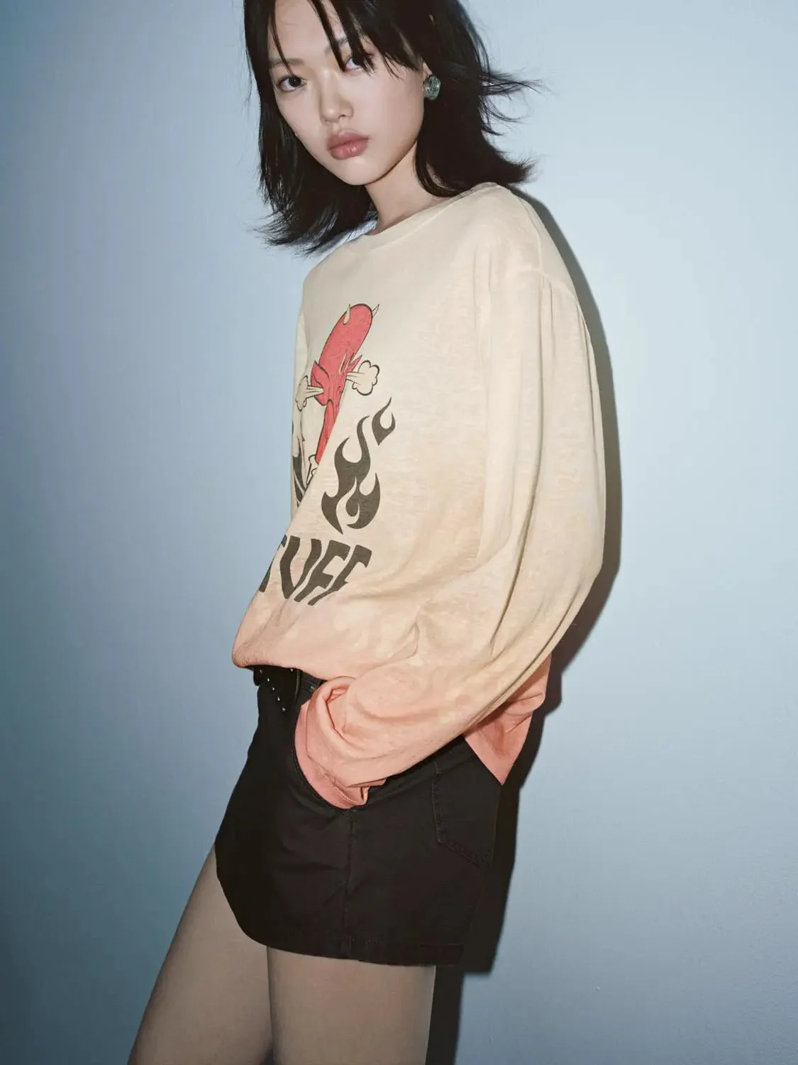 17330-cotton-blend-gradient-print-long-sleeve-graphic-t-shirt-2.webp Cotton Blend Gradient Print Long Sleeve Graphic T Shirt