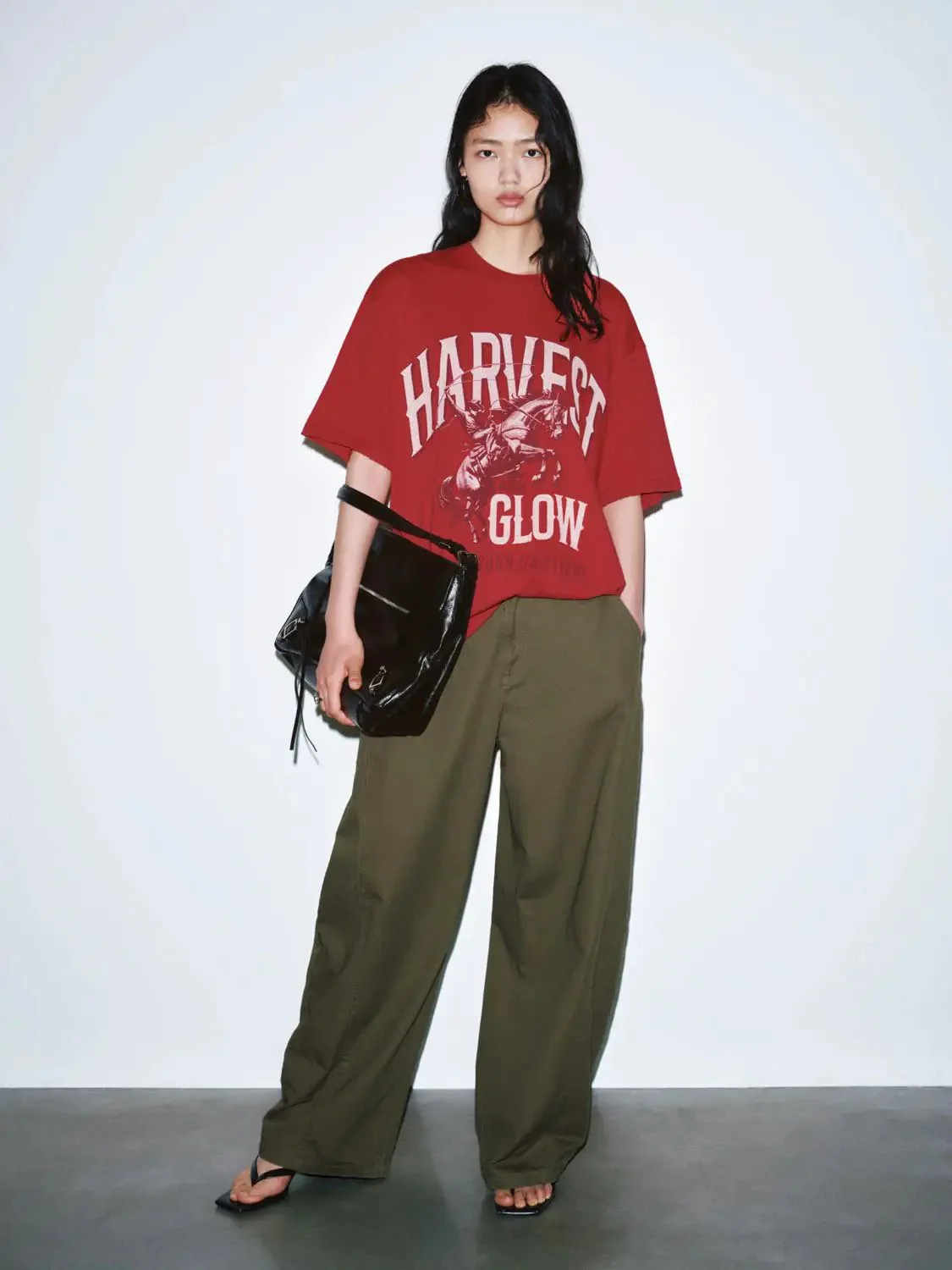 17403-cotton-graphic-print-loose-fit-crew-neck-t-shirts-4.webp Cotton Graphic Print Loose Fit Crew Neck T-Shirts