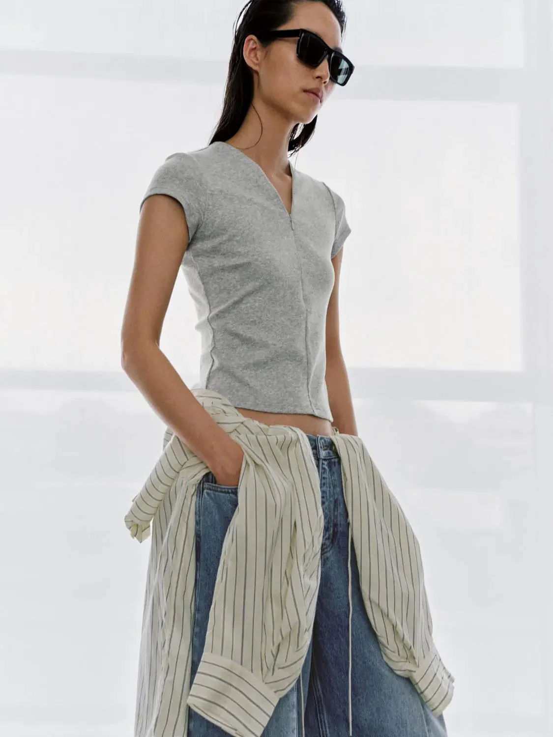 17552-cotton-viscose-v-neck-zip-detail-skinny-fit-t-shirts-2.webp Cotton-Viscose V-Neck Zip Detail Skinny-Fit T-Shirts