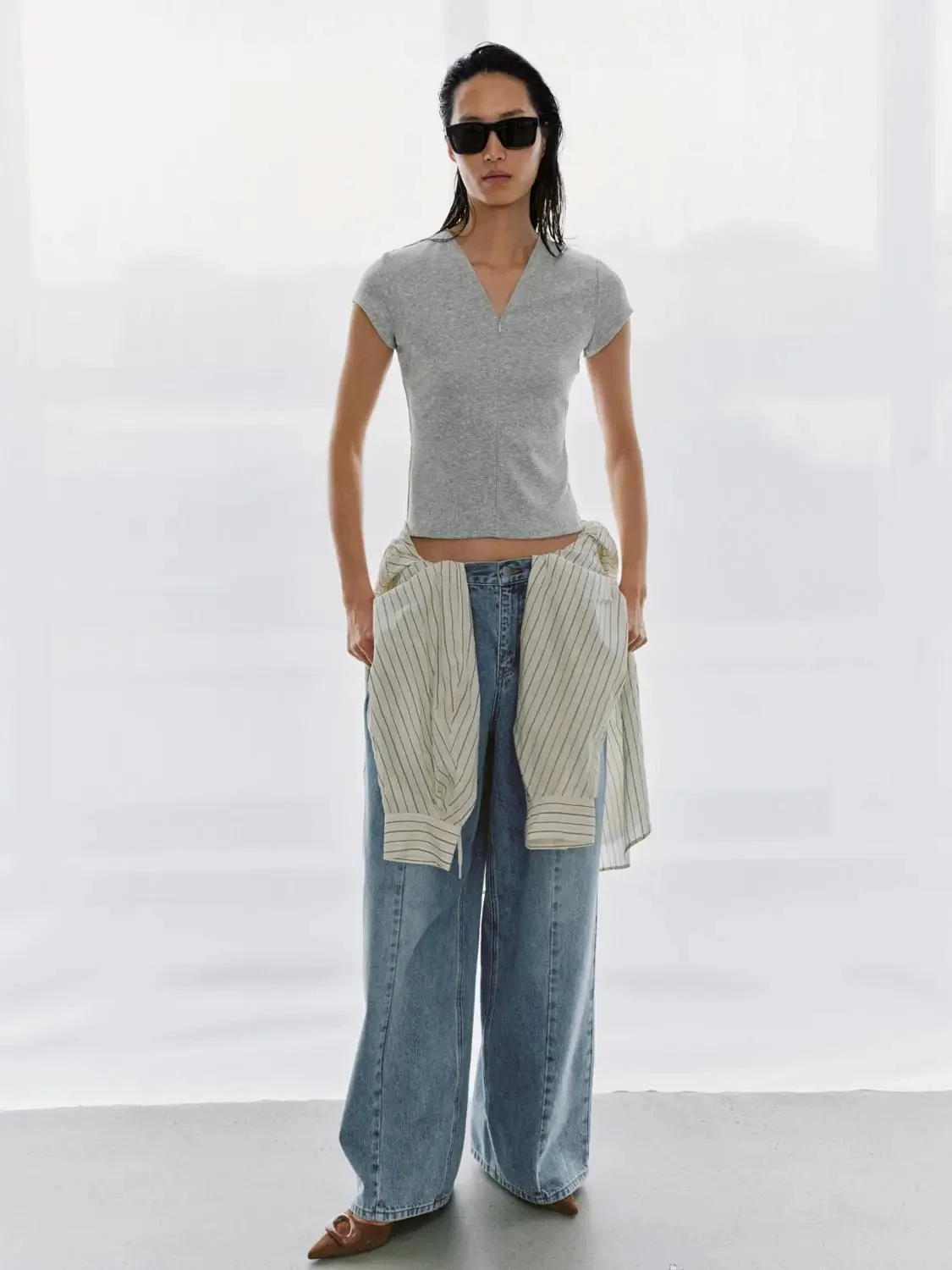 17552-cotton-viscose-v-neck-zip-detail-skinny-fit-t-shirts-4.webp Cotton-Viscose V-Neck Zip Detail Skinny-Fit T-Shirts