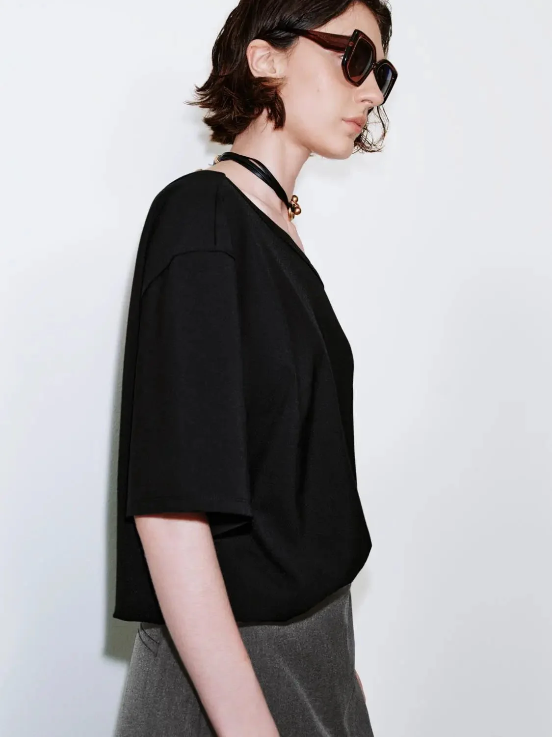 17609-one-shoulder-loose-fit-jersey-asymmetric-neckline-t-shirts-2.webp One Shoulder Loose Fit Jersey Asymmetric Neckline T Shirts