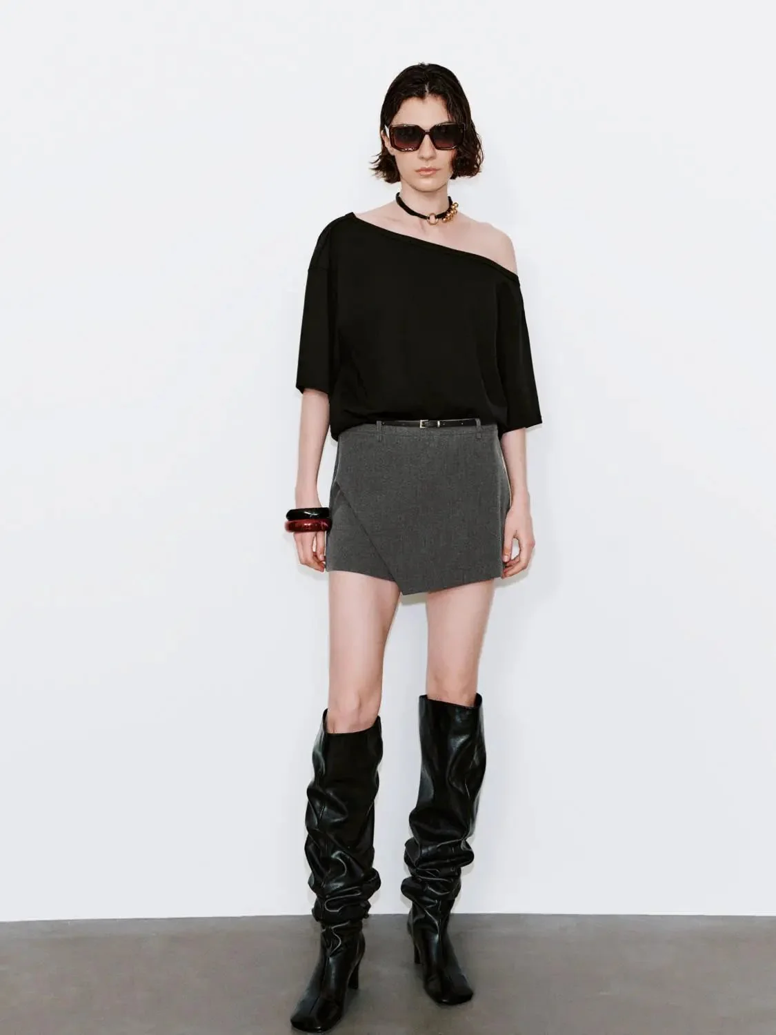 17609-one-shoulder-loose-fit-jersey-asymmetric-neckline-t-shirts-4.webp One Shoulder Loose Fit Jersey Asymmetric Neckline T Shirts
