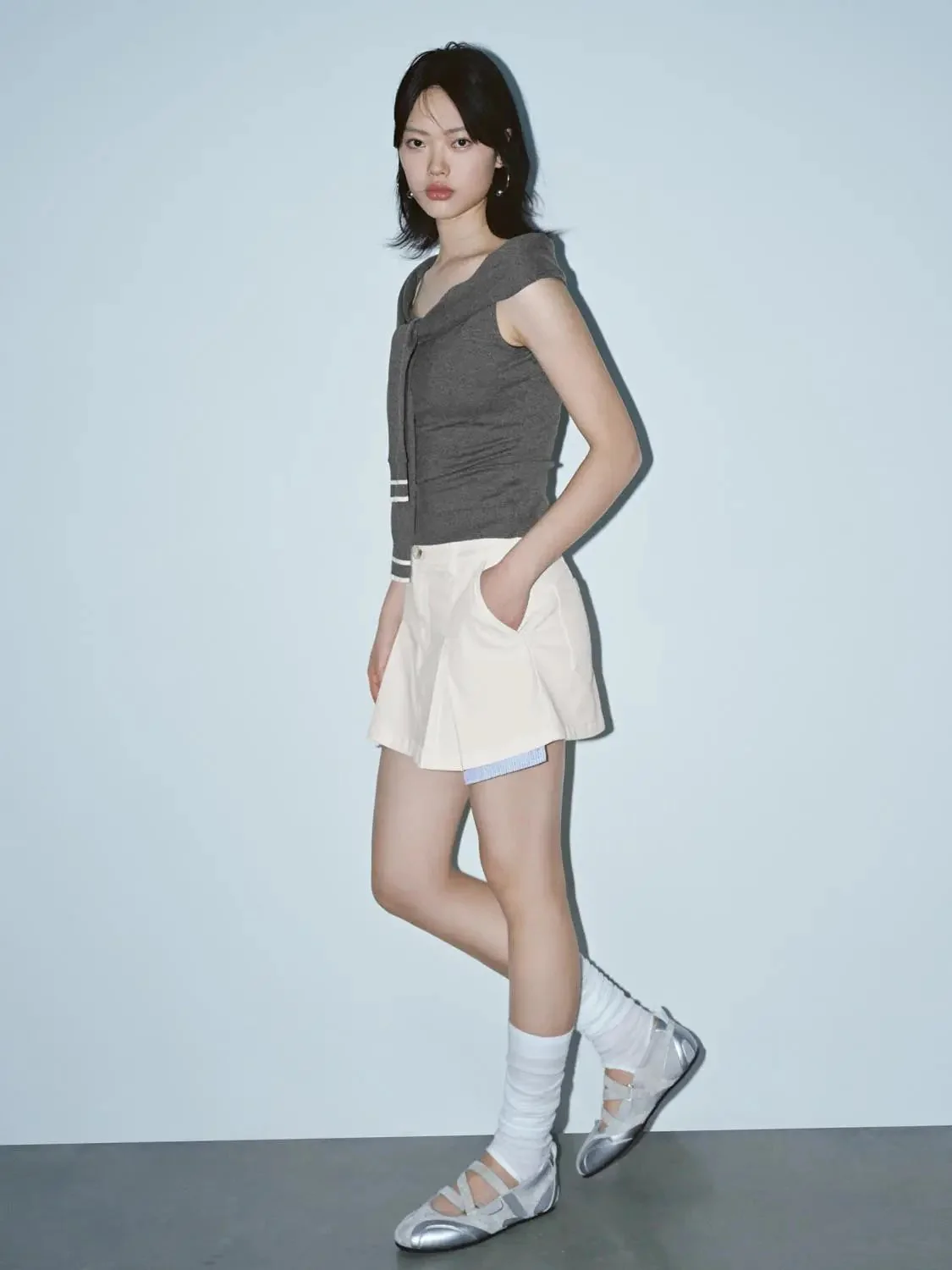 17748-tie-front-off-shoulder-knitted-t-shirts-12.webp Tie Front Off Shoulder Knitted T-Shirts