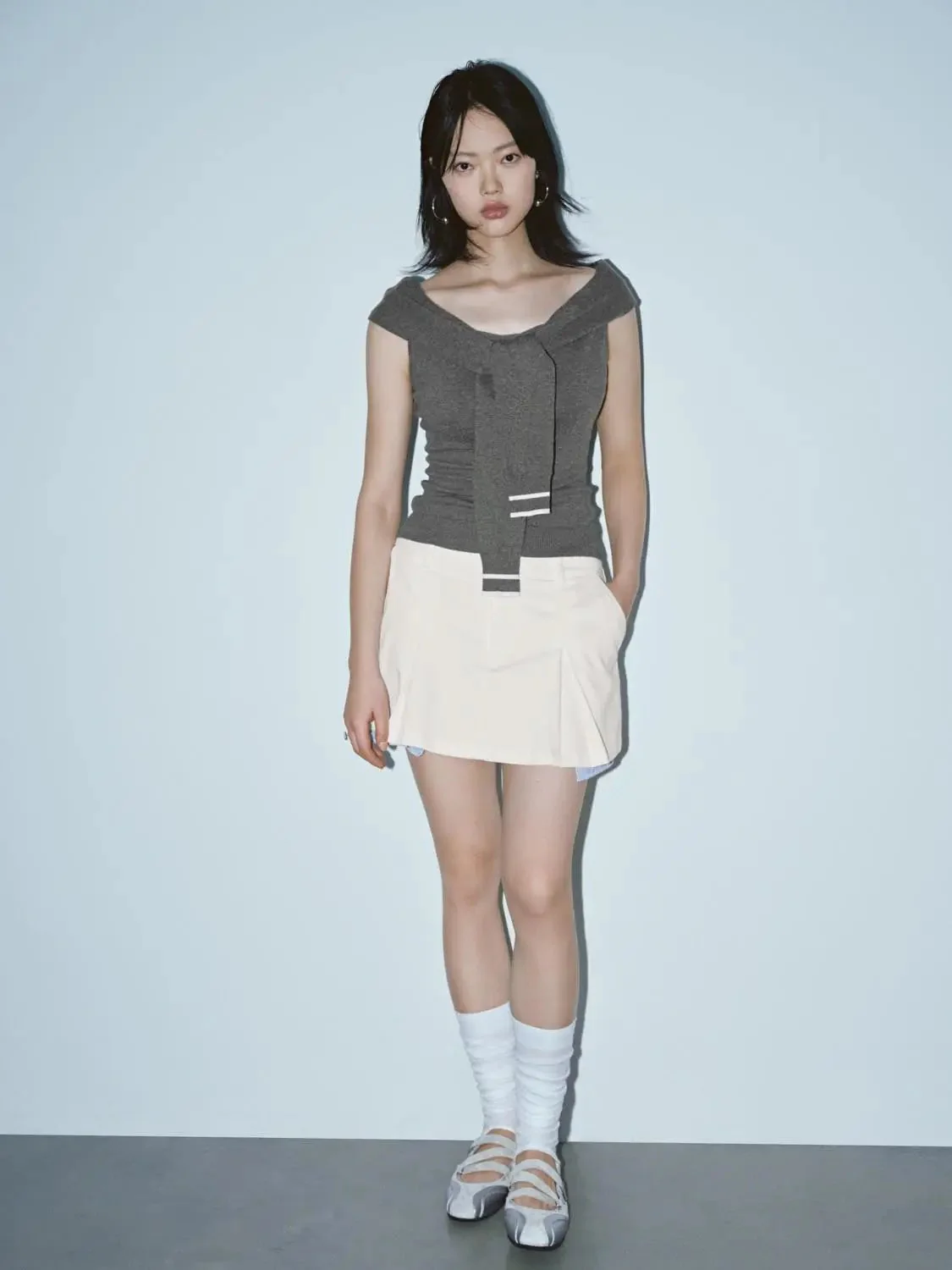 17748-tie-front-off-shoulder-knitted-t-shirts-13.webp Tie Front Off Shoulder Knitted T-Shirts