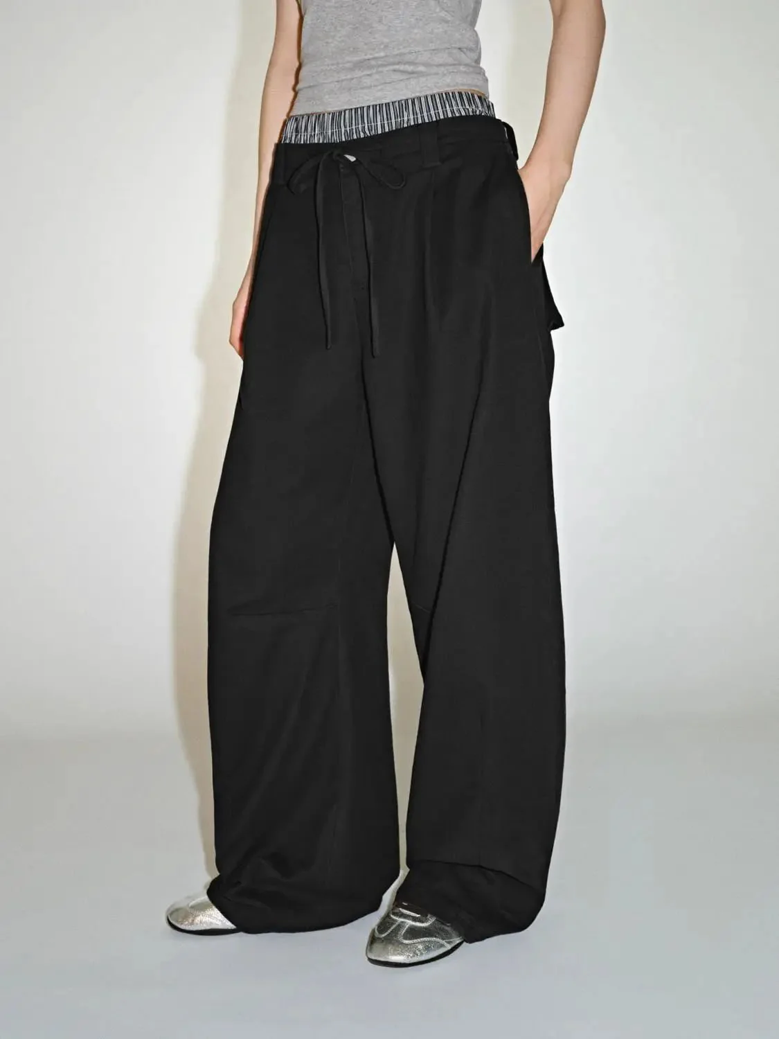 17859-contrast-trim-barrel-leg-pants-3.webp Contrast Trim Barrel Leg Pants