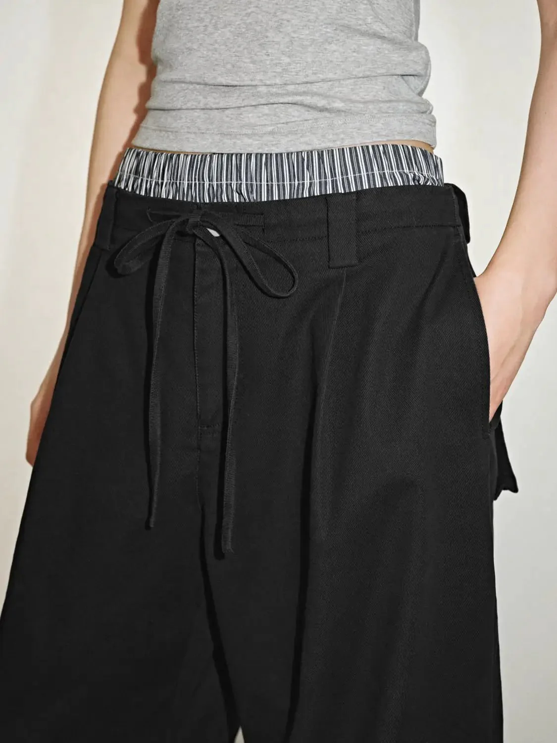 17859-contrast-trim-barrel-leg-pants-5.webp Contrast Trim Barrel Leg Pants