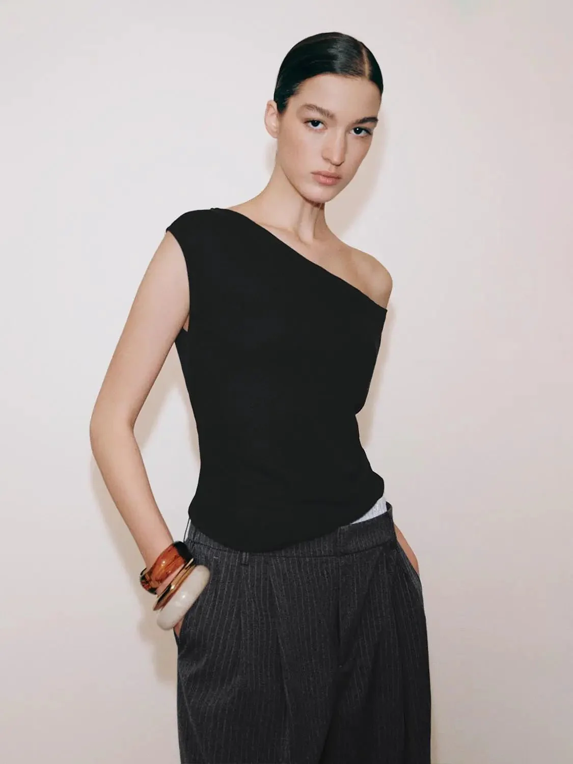 17883-one-shoulder-capped-sleeve-knitted-t-shirts-1.webp One Shoulder Capped Sleeve Knitted T-Shirts
