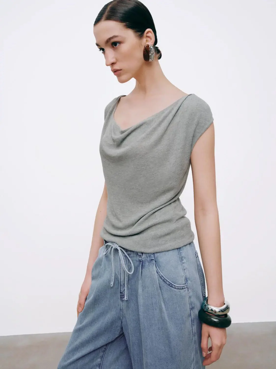17883-one-shoulder-capped-sleeve-knitted-t-shirts-10.webp One Shoulder Capped Sleeve Knitted T-Shirts