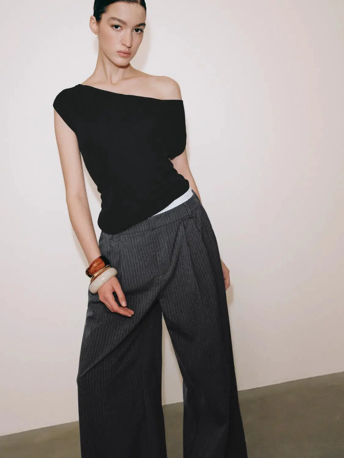 17883-one-shoulder-capped-sleeve-knitted-t-shirts-2.webp One Shoulder Capped Sleeve Knitted T-Shirts