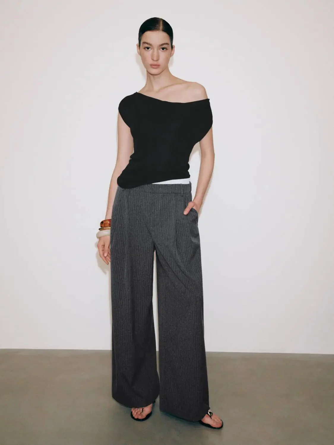 17883-one-shoulder-capped-sleeve-knitted-t-shirts-4.webp One Shoulder Capped Sleeve Knitted T-Shirts