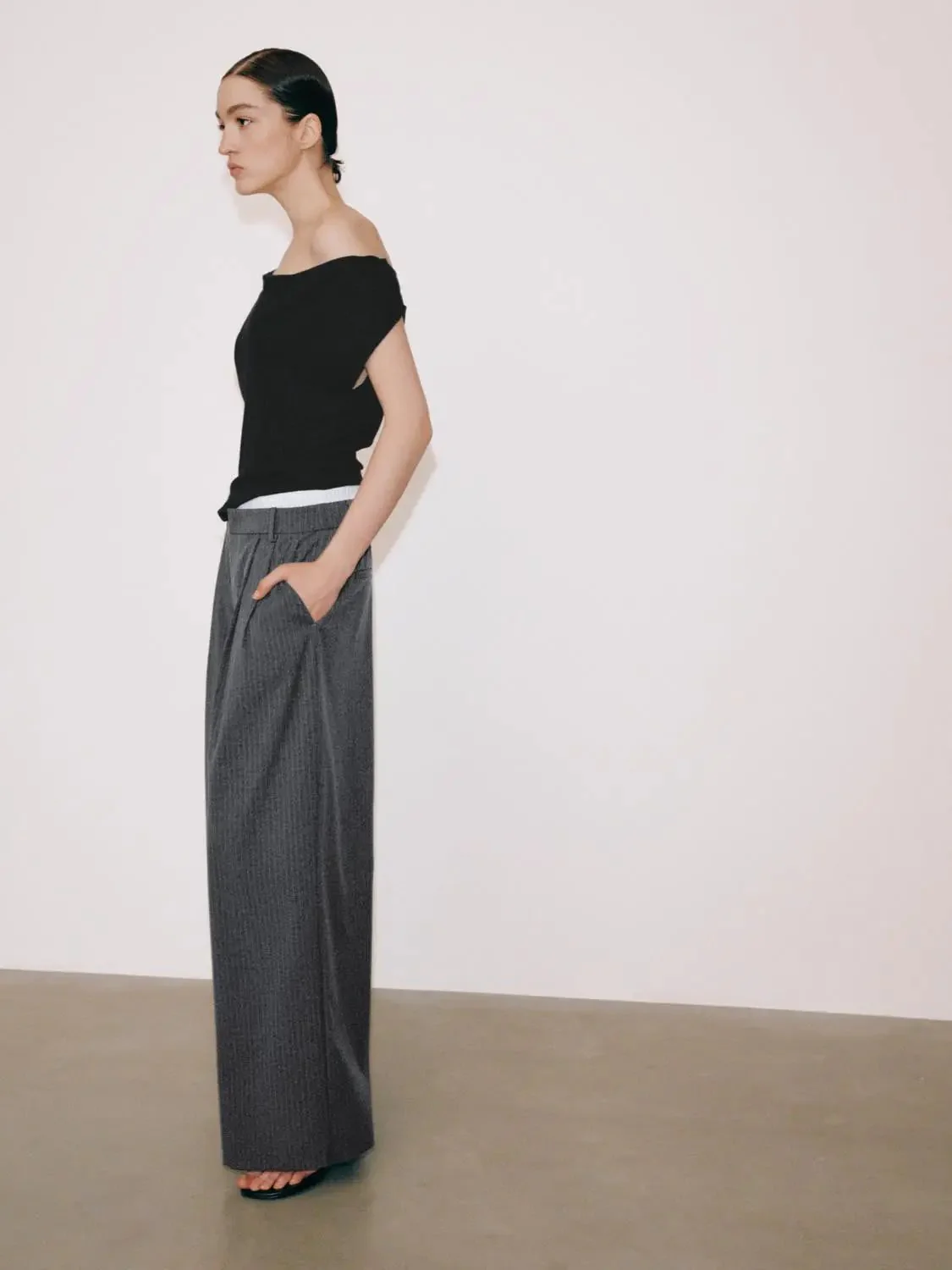 17883-one-shoulder-capped-sleeve-knitted-t-shirts-5.webp One Shoulder Capped Sleeve Knitted T-Shirts