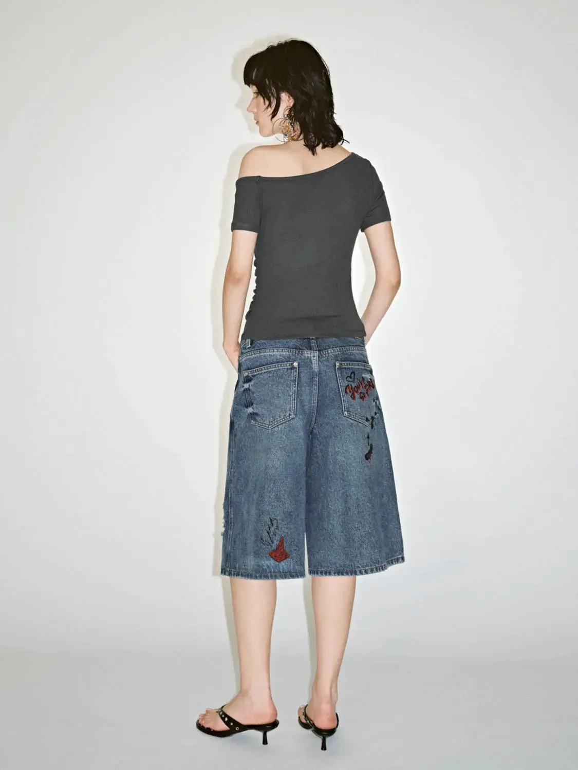17999-sweet-panda-one-shoulder-ruched-printed-t-shirt-6.webp Sweet Panda One Shoulder Ruched Printed T Shirt