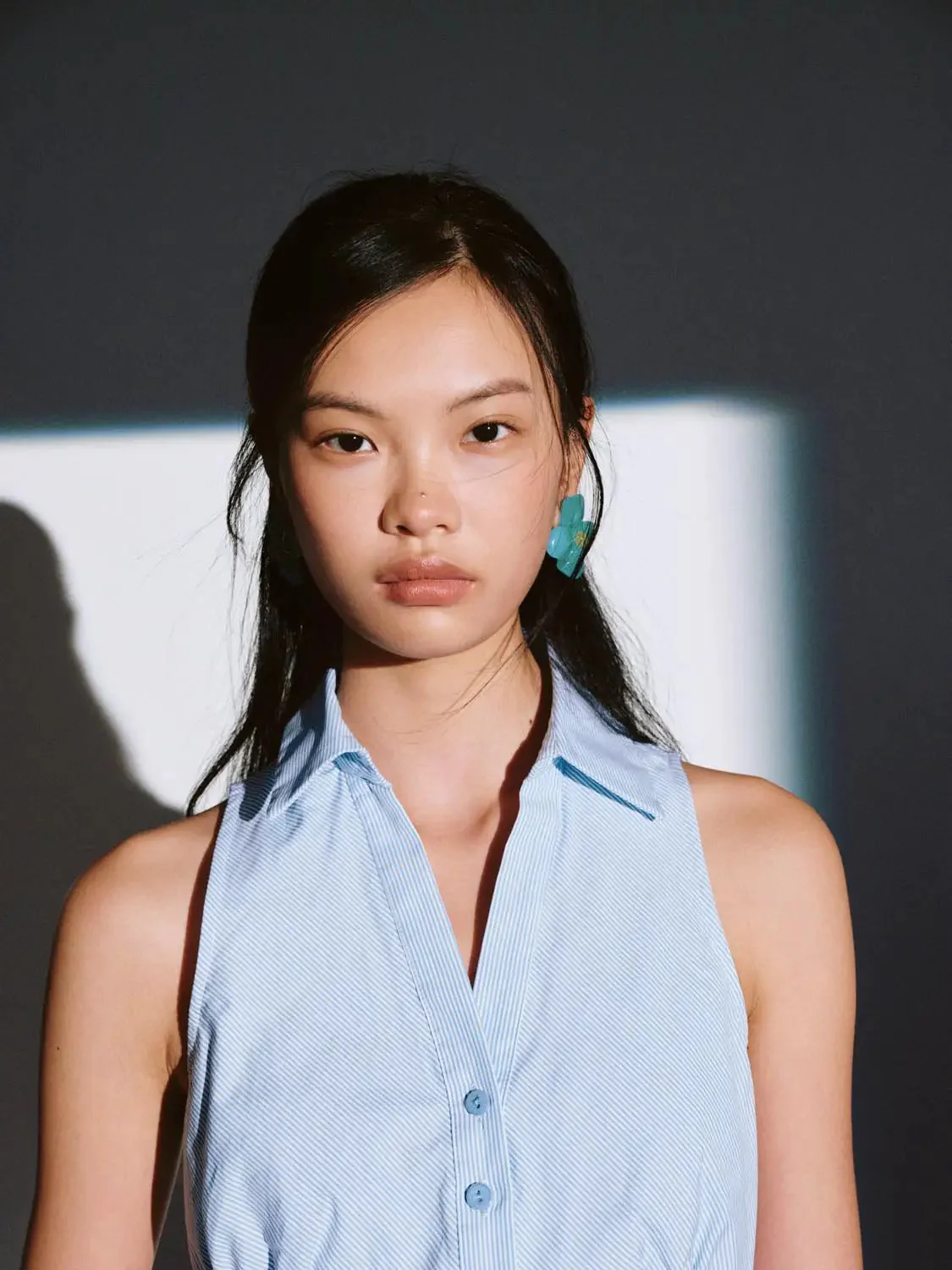 18159-cotton-spliced-button-detail-sleeveless-shirt-3.webp Cotton Spliced Button Detail Sleeveless Shirt