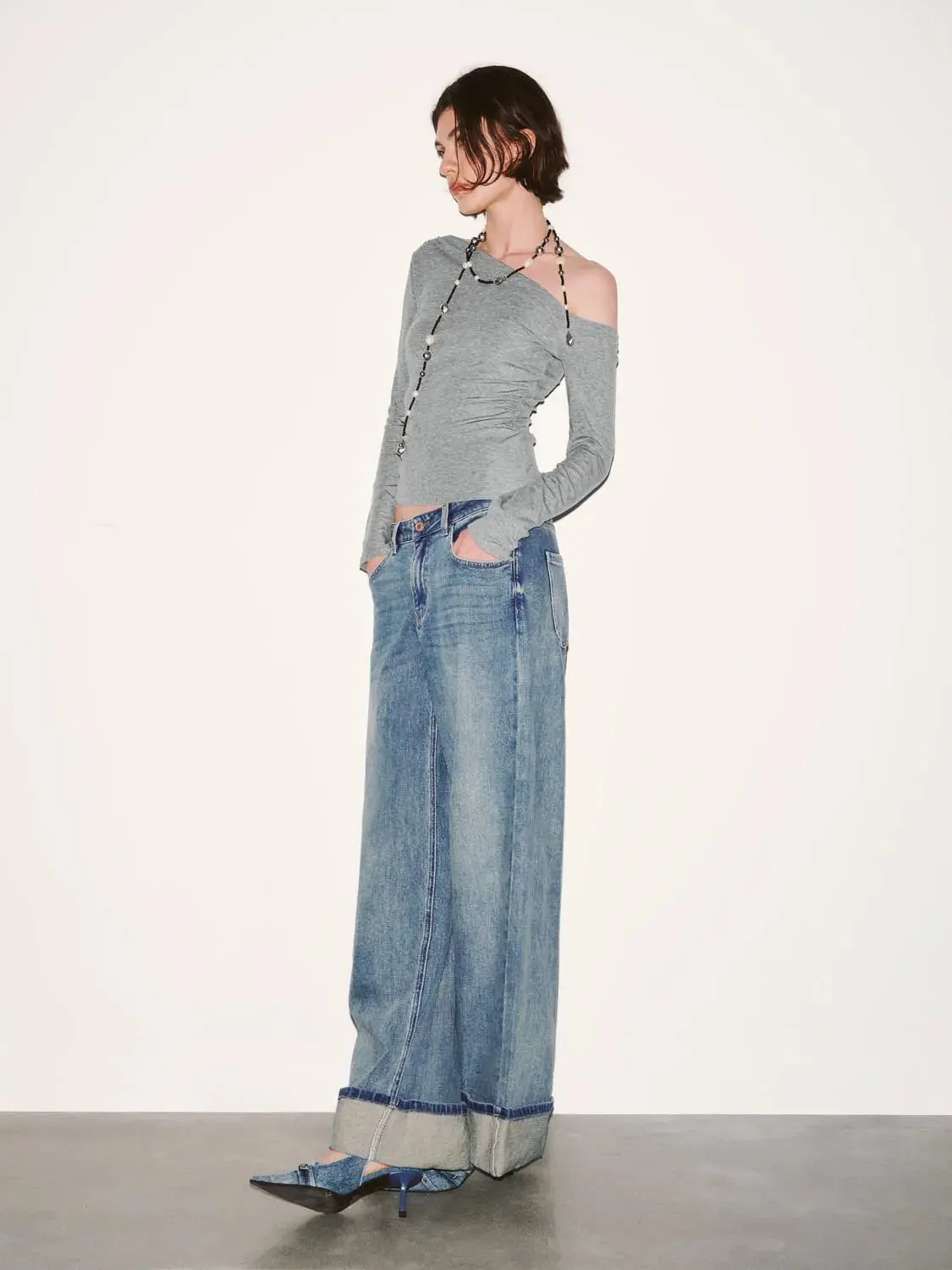 18181-lyocell-blend-cinched-one-shoulder-long-sleeve-t-shirt-13.webp Lyocell Blend Cinched One Shoulder Long Sleeve T Shirt