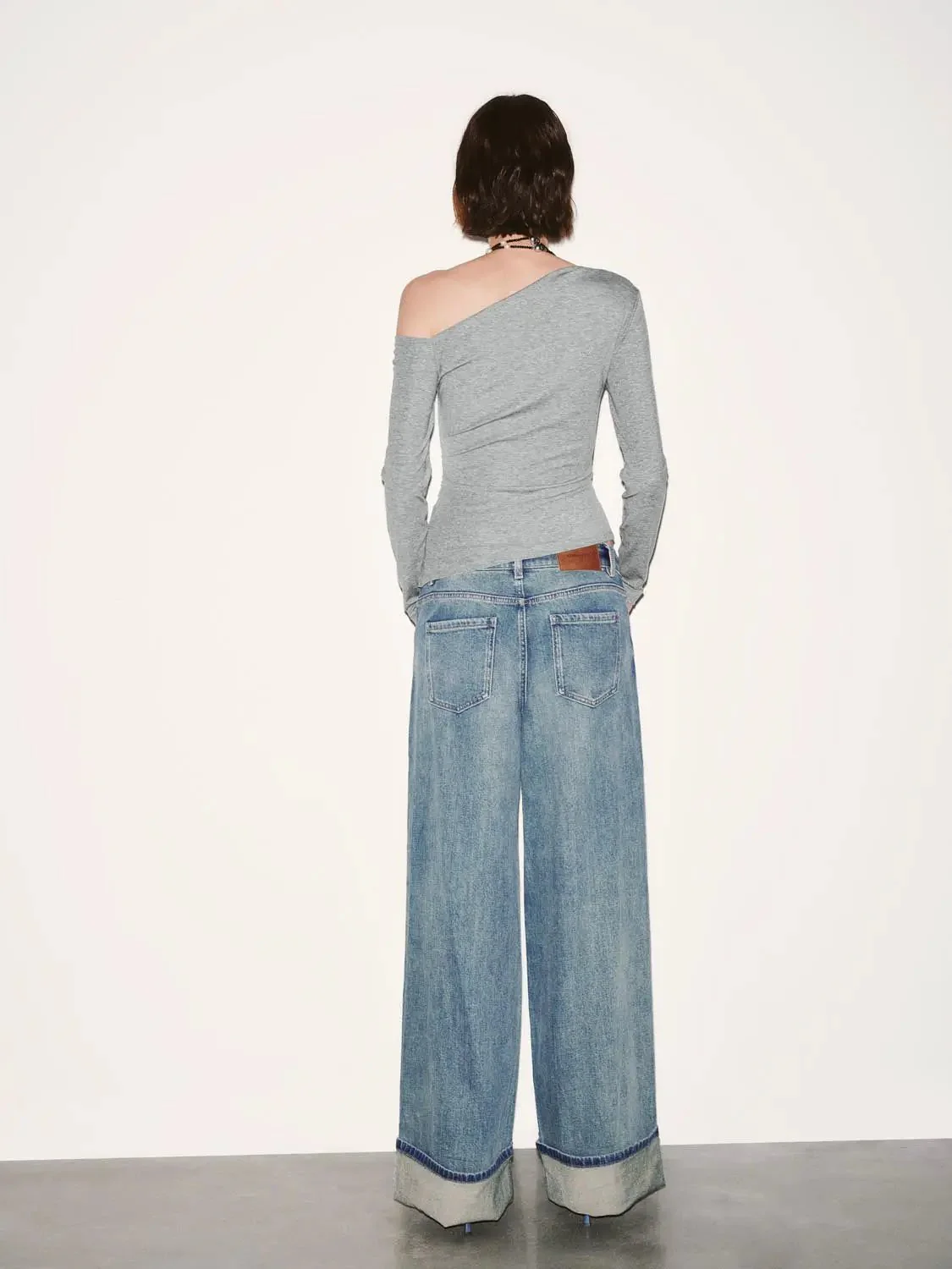18181-lyocell-blend-cinched-one-shoulder-long-sleeve-t-shirt-14.webp Lyocell Blend Cinched One Shoulder Long Sleeve T Shirt