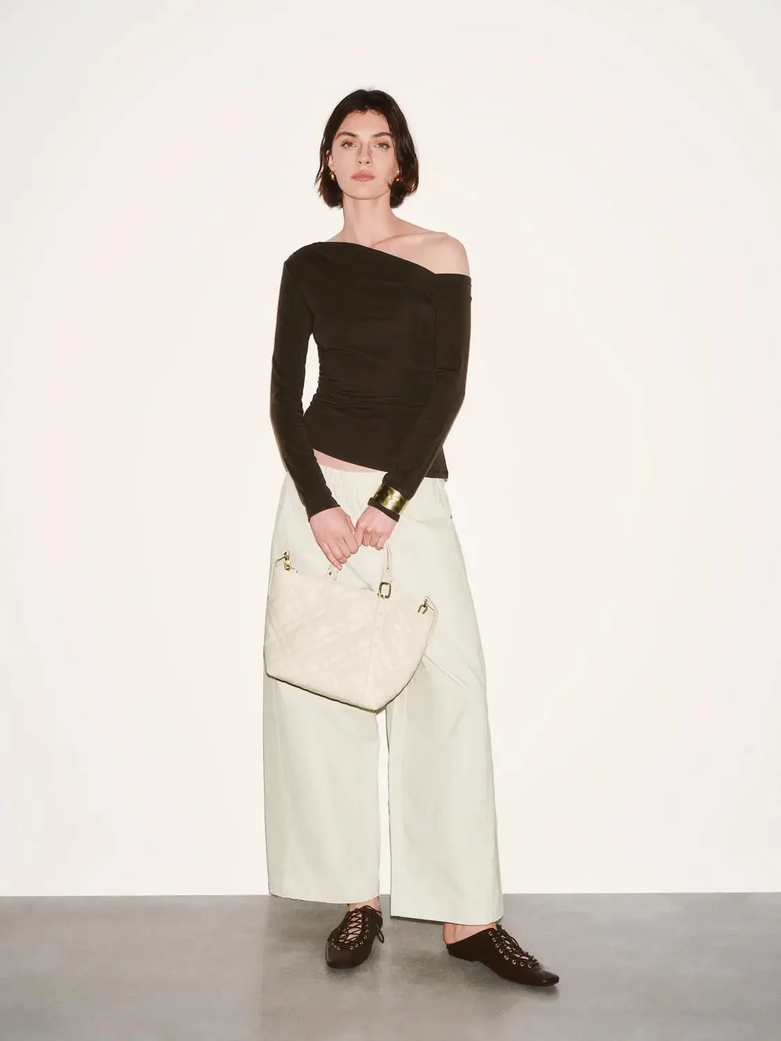 18181-lyocell-blend-cinched-one-shoulder-long-sleeve-t-shirt-4.webp Lyocell Blend Cinched One Shoulder Long Sleeve T Shirt
