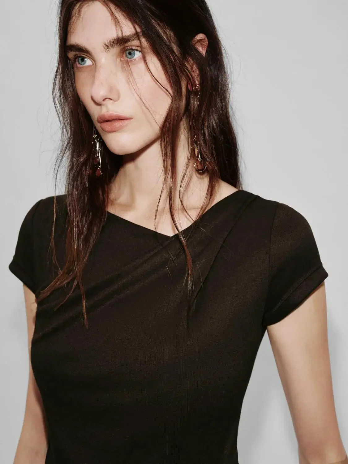 1835-two-in-one-contrast-asymmetric-modern-t-shirts-3.webp Two In One Contrast Asymmetric Modern T Shirts