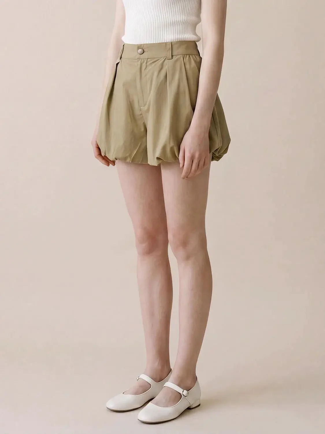 18423-cotton-blend-pleat-detail-balloon-hem-shorts-3.webp Cotton Blend Pleat Detail Balloon Hem Shorts
