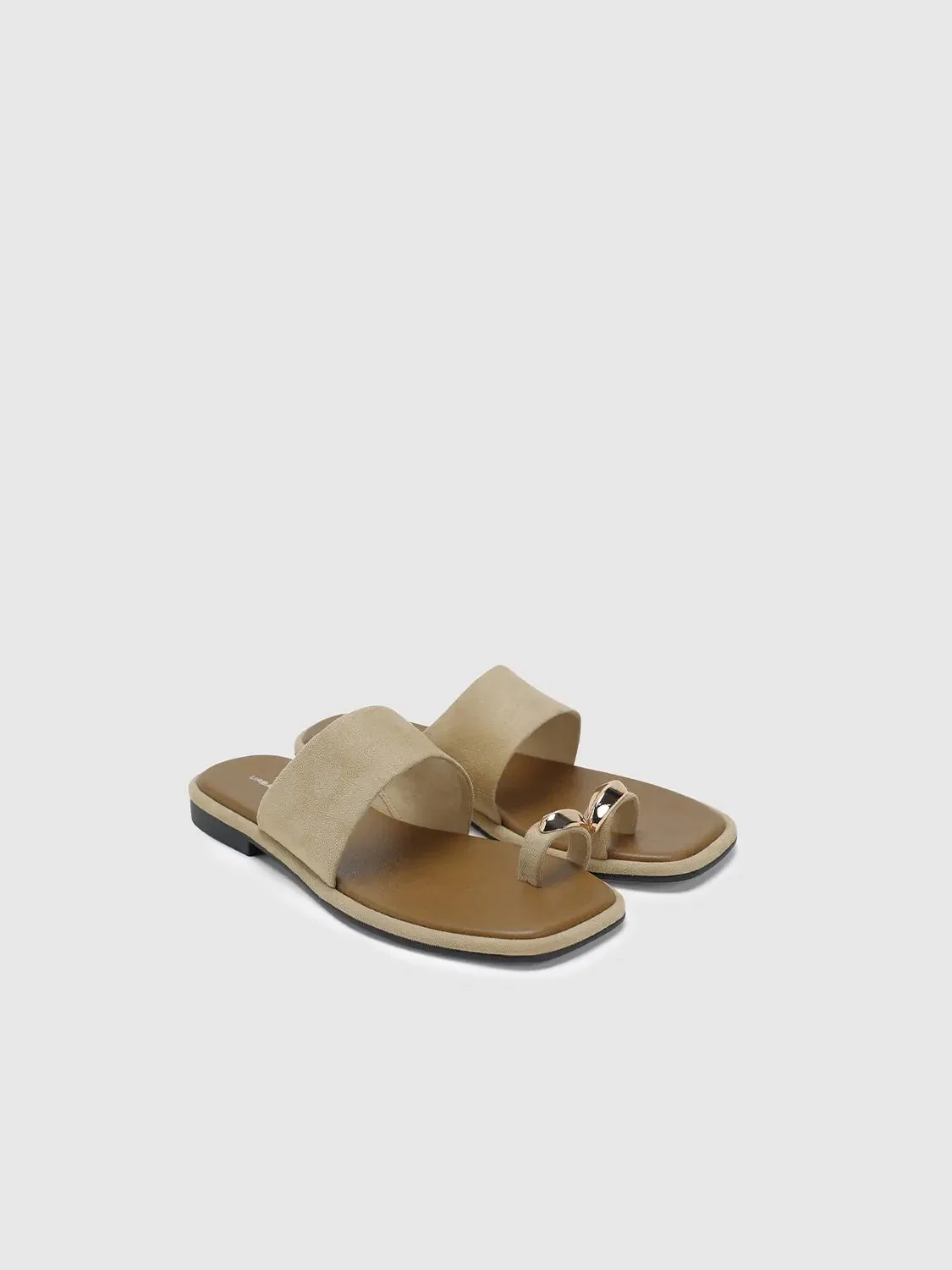18576-two-tone-suede-strap-flat-with-gold-studs-slippers-14.webp Two Tone Suede Strap Flat With Gold Studs Slippers