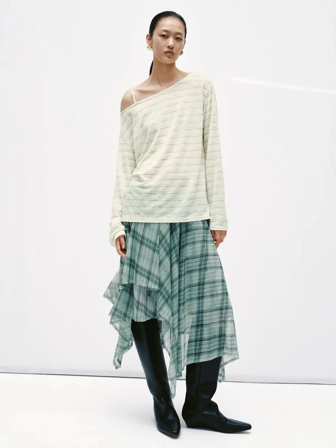 18643-cotton-blend-striped-one-shoulder-loose-fit-top-t-shirts-4.webp Cotton Blend Striped One Shoulder Loose Fit Top T-Shirts