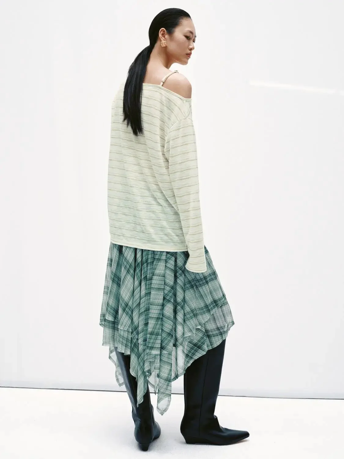 18643-cotton-blend-striped-one-shoulder-loose-fit-top-t-shirts-6.webp Cotton Blend Striped One Shoulder Loose Fit Top T-Shirts