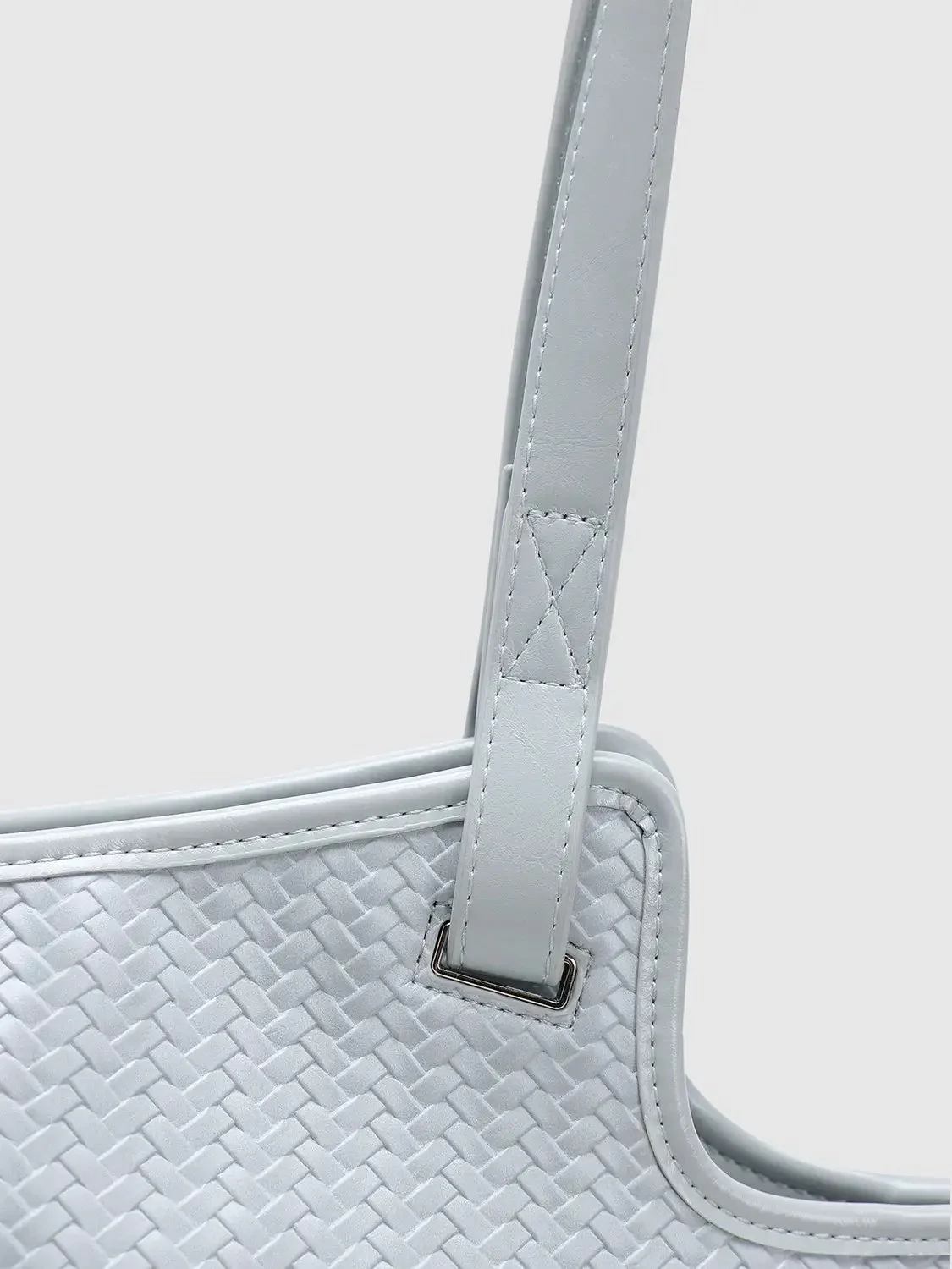 18692-metallic-woven-faux-leather-shoulder-bags-5.webp Metallic Woven Faux Leather Shoulder Bags