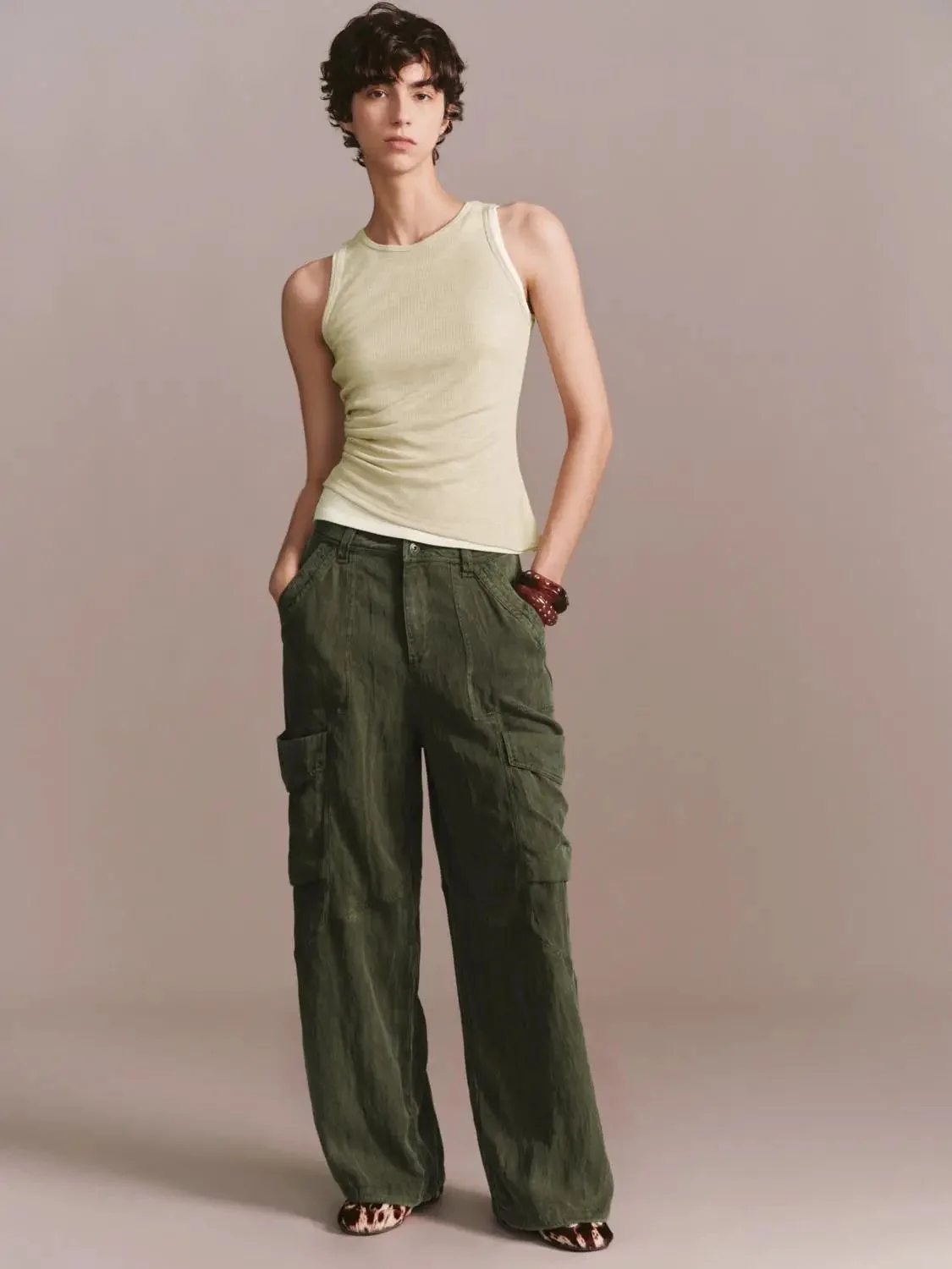 18738-contrast-ruched-crew-neck-tank-tops-lightweight-5.webp Contrast Ruched Crew Neck Tank Tops Lightweight