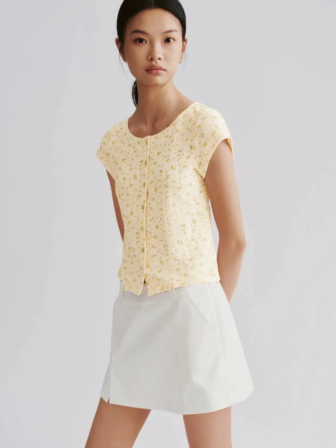18760-floral-printed-cropped-skinny-fit-t-shirts-for-all-day-comfort-2.webp Floral Printed Cropped Skinny Fit T-Shirts For All Day Comfort